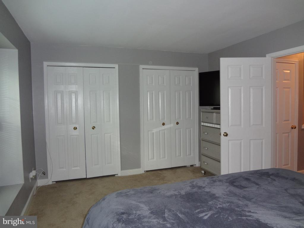 SPRING KNOLL - Residential Lease