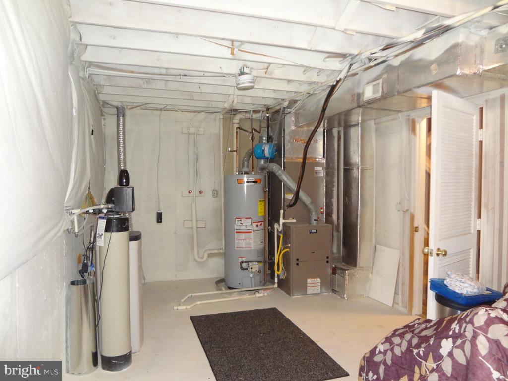 SPRING KNOLL - Residential Lease