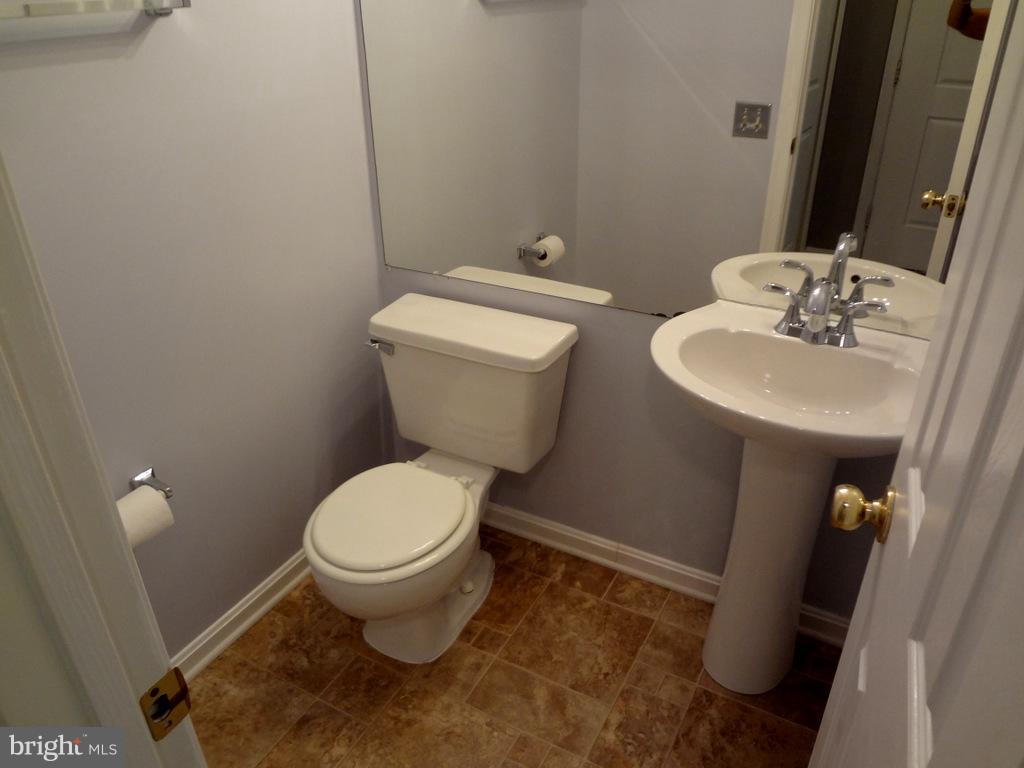 SPRING KNOLL - Residential Lease