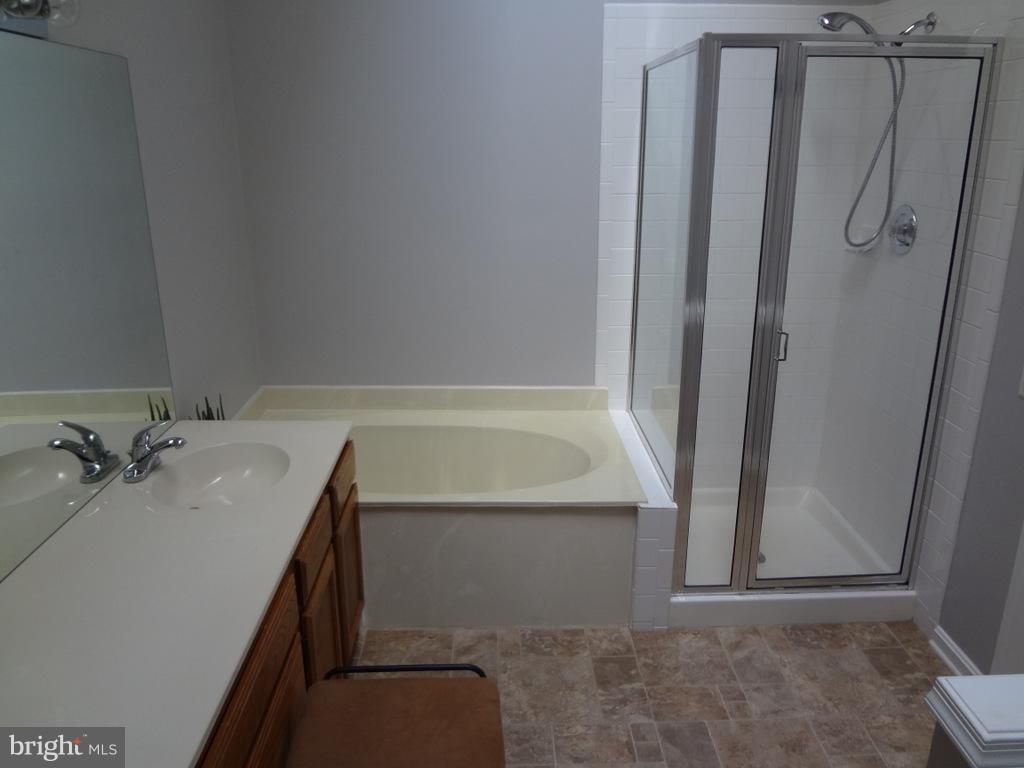 SPRING KNOLL - Residential Lease