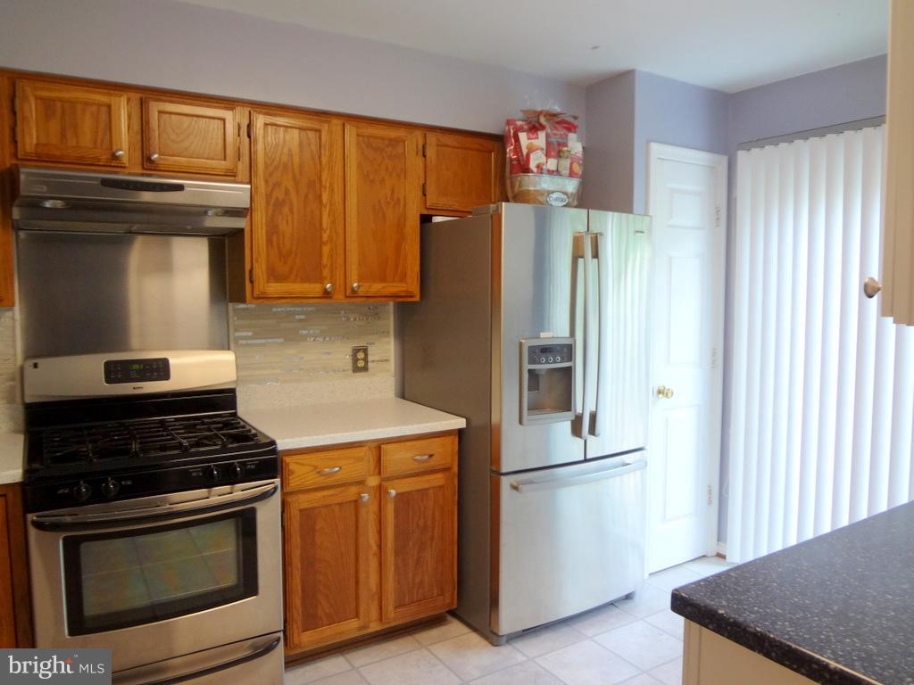 SPRING KNOLL - Residential Lease