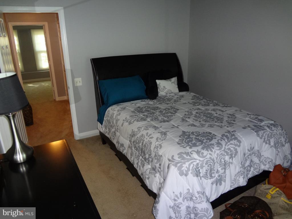 SPRING KNOLL - Residential Lease