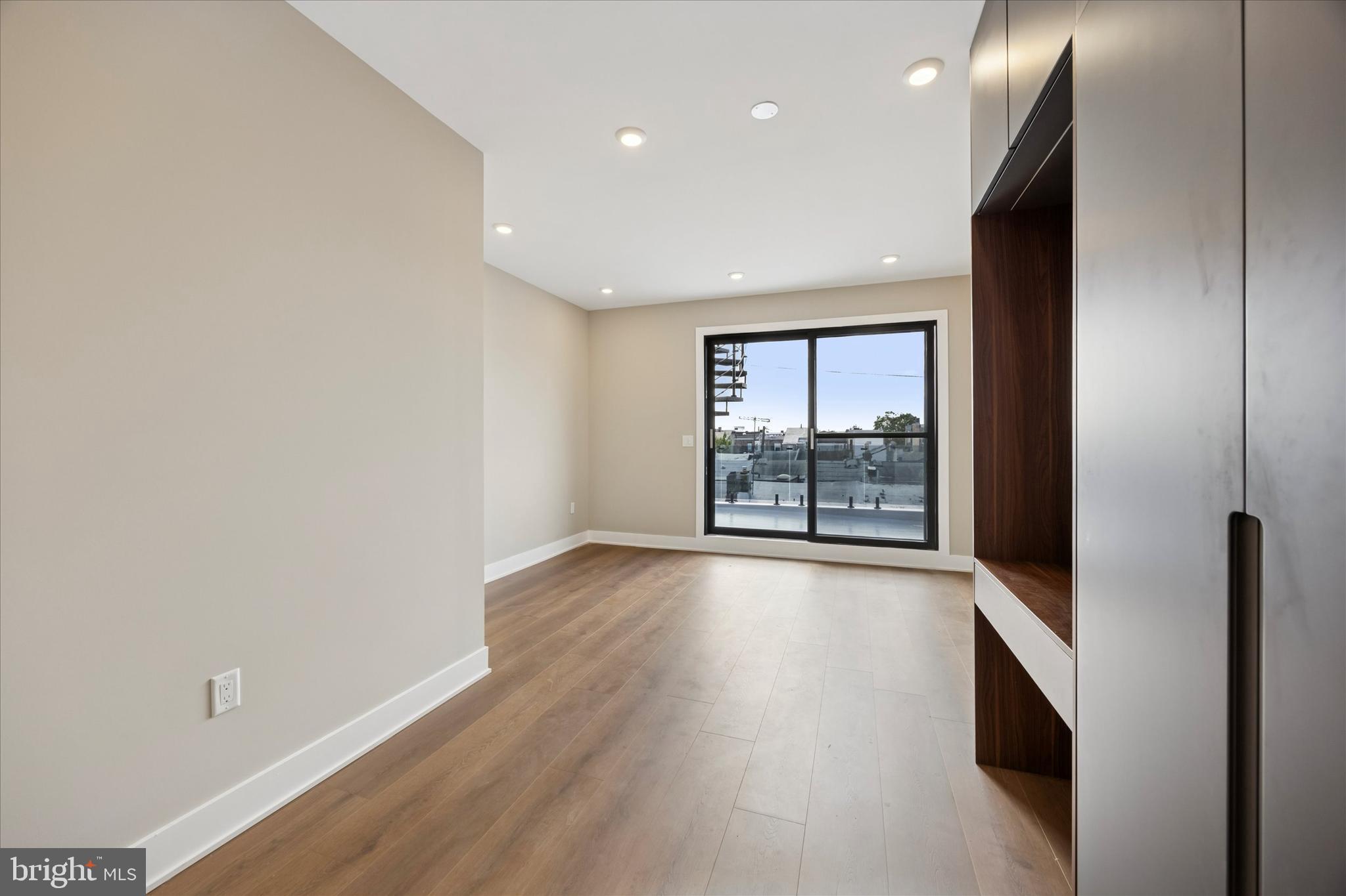 DICKINSON NARROWS - Residential