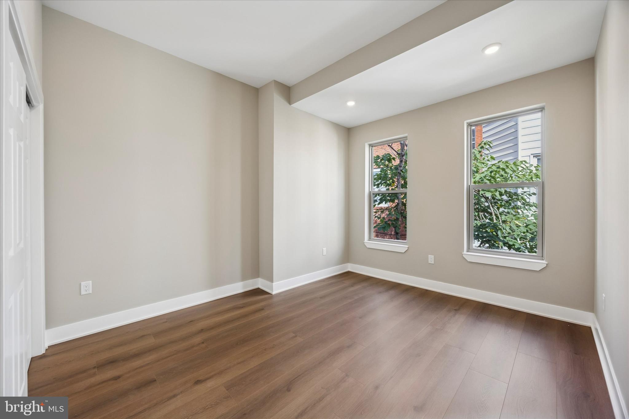 DICKINSON NARROWS - Residential