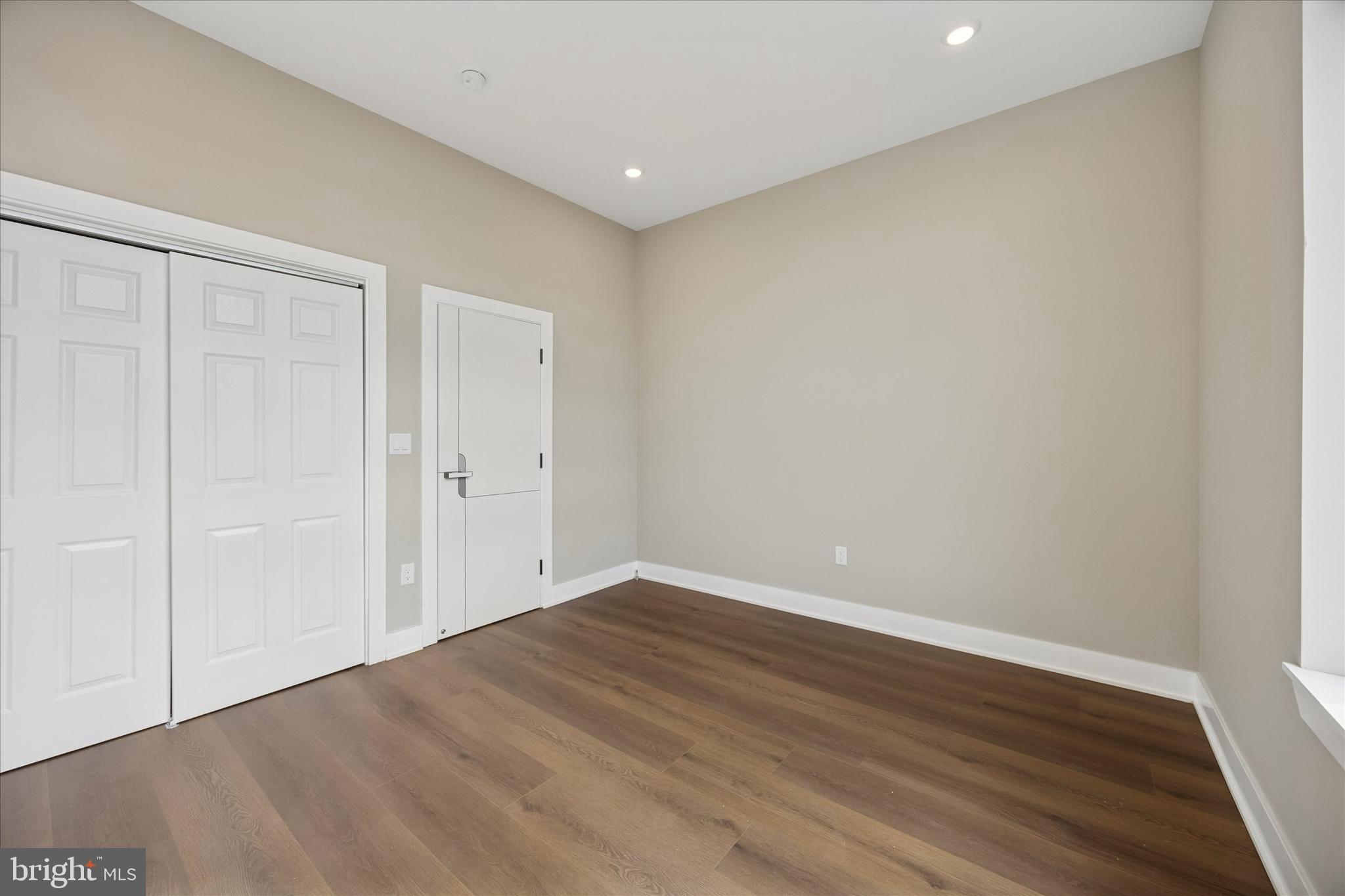 DICKINSON NARROWS - Residential