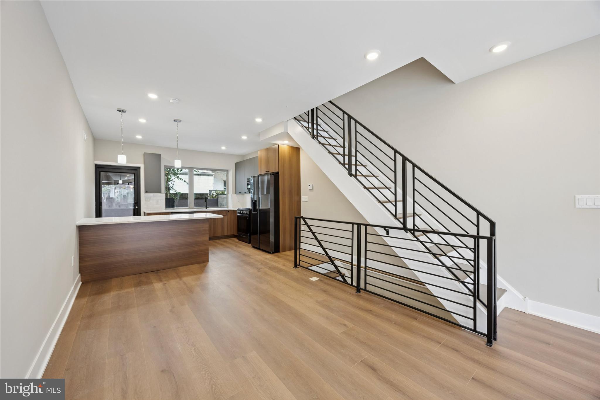 DICKINSON NARROWS - Residential