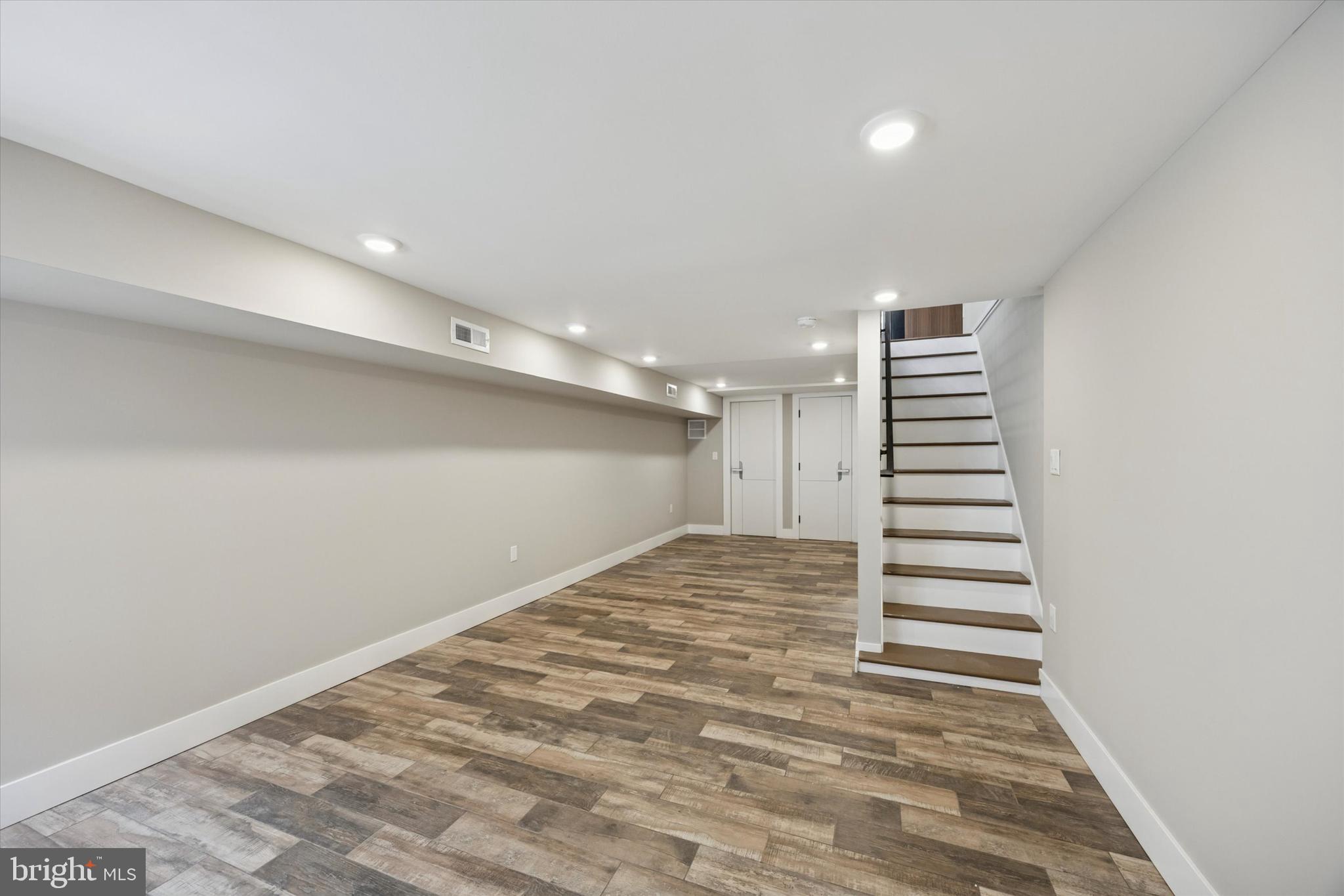 DICKINSON NARROWS - Residential