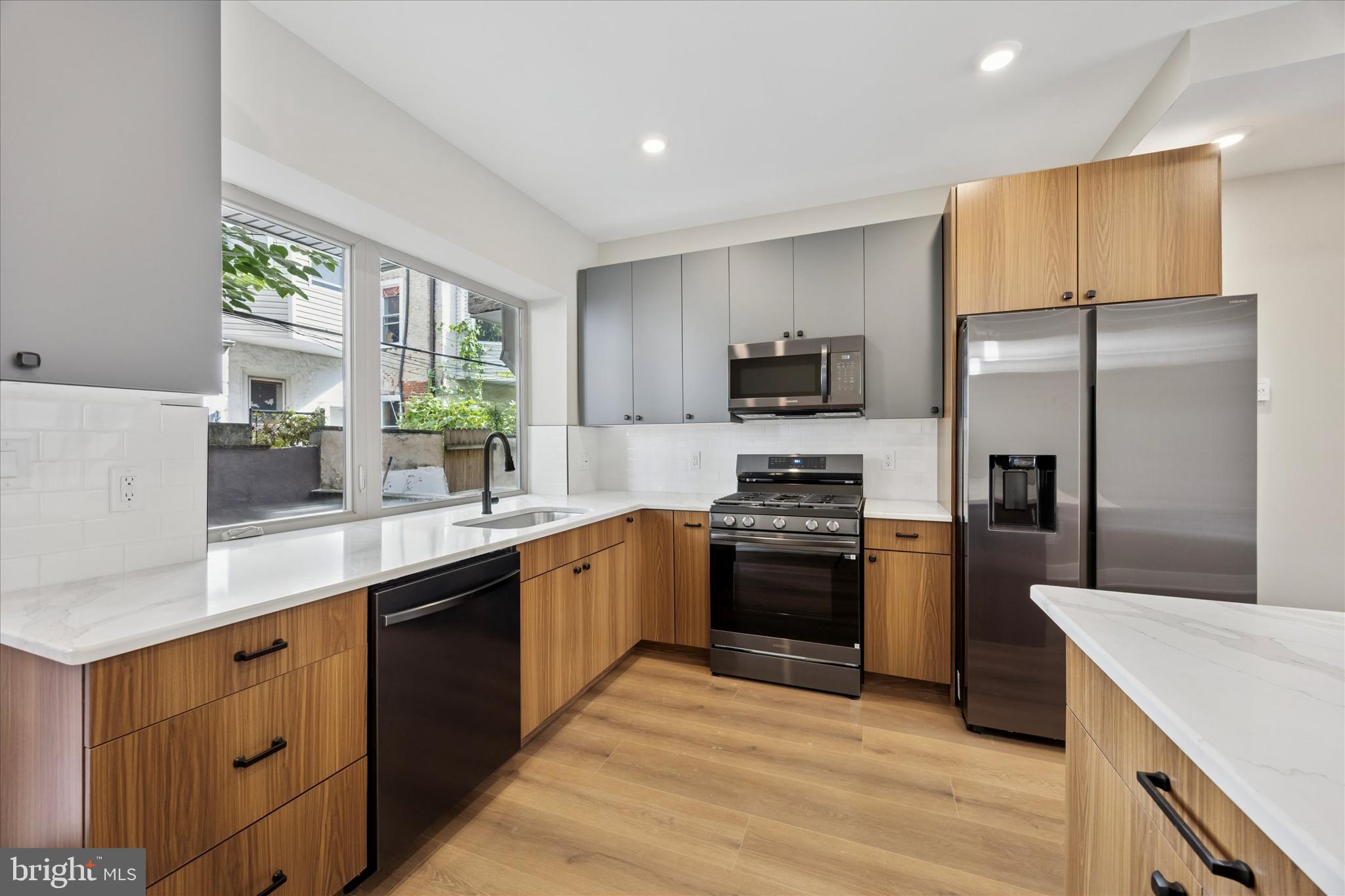 DICKINSON NARROWS - Residential