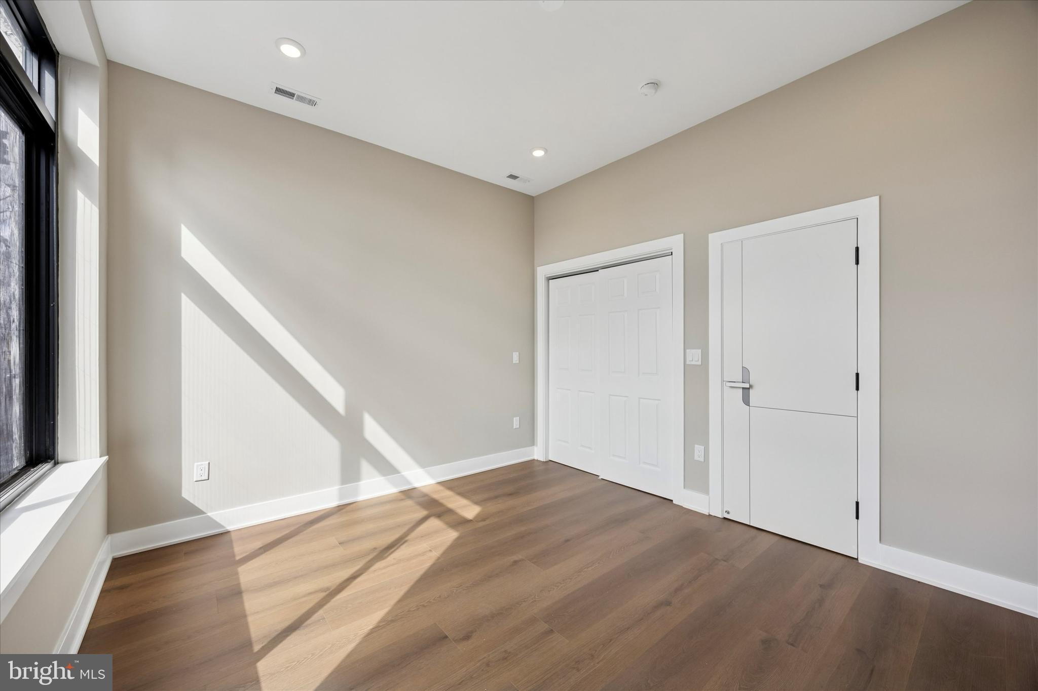 DICKINSON NARROWS - Residential