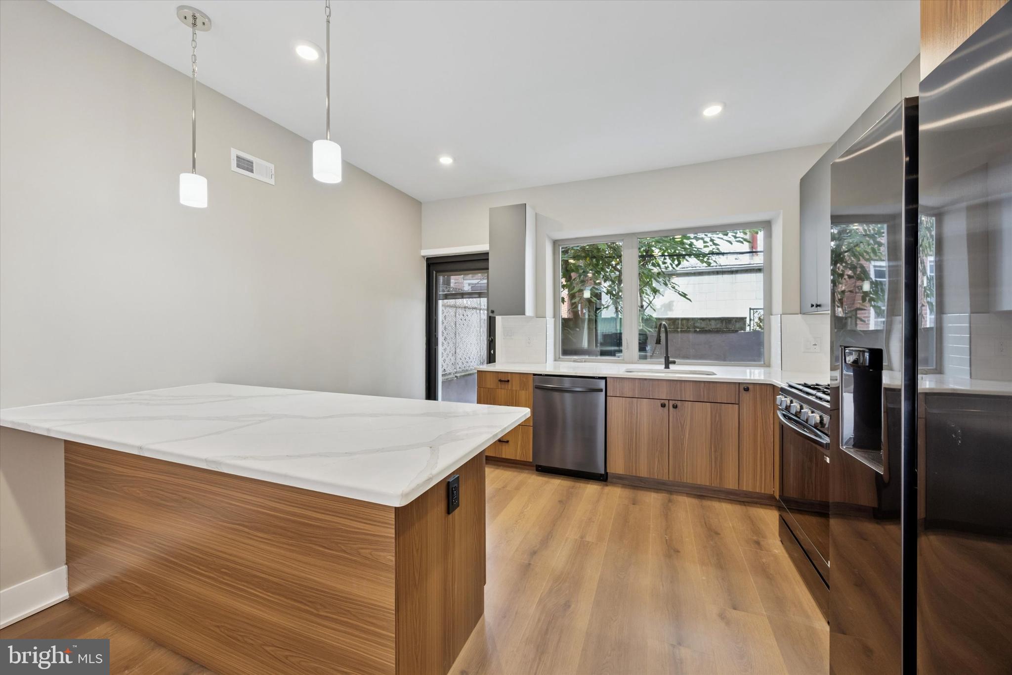 DICKINSON NARROWS - Residential