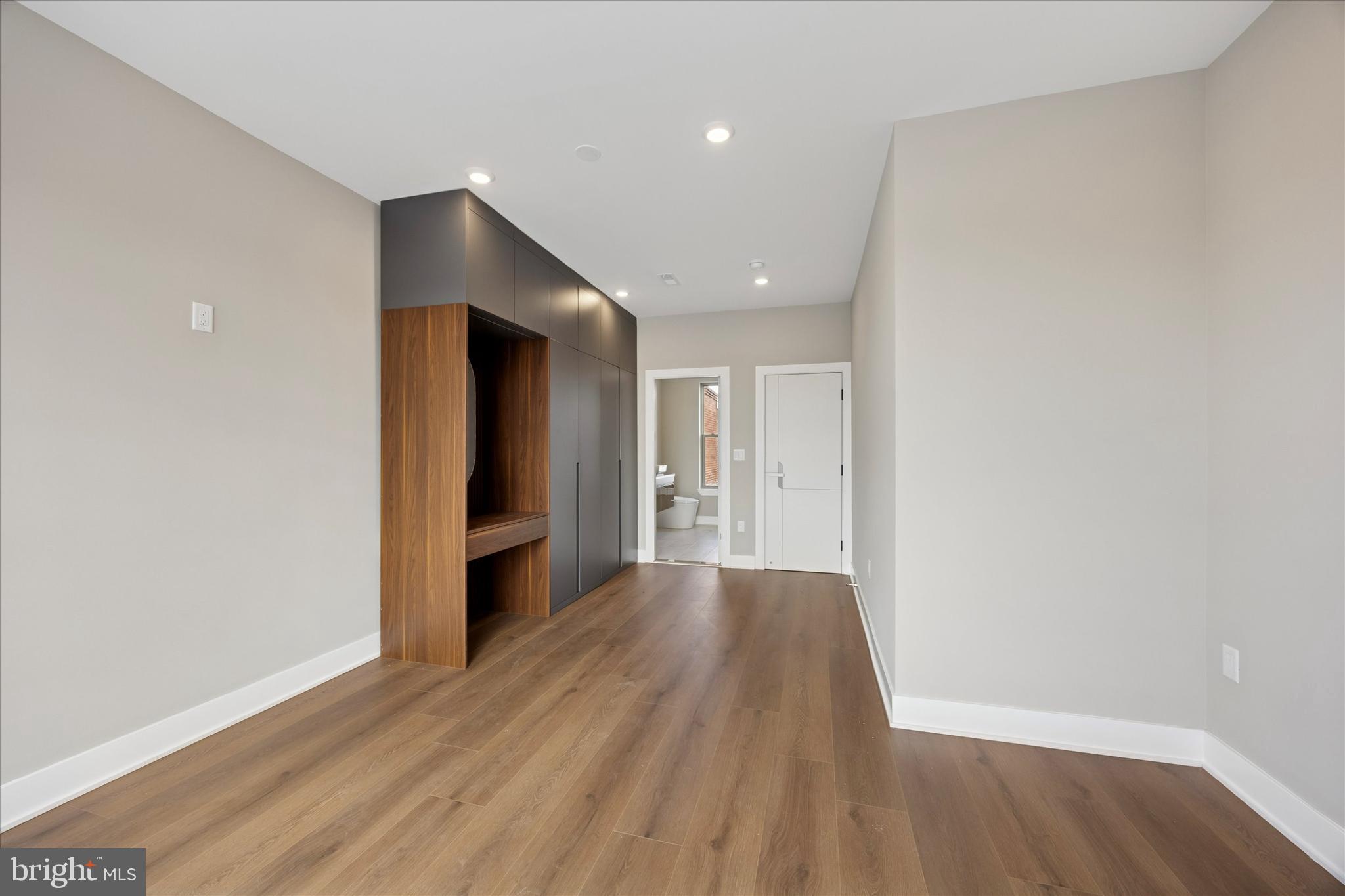 DICKINSON NARROWS - Residential