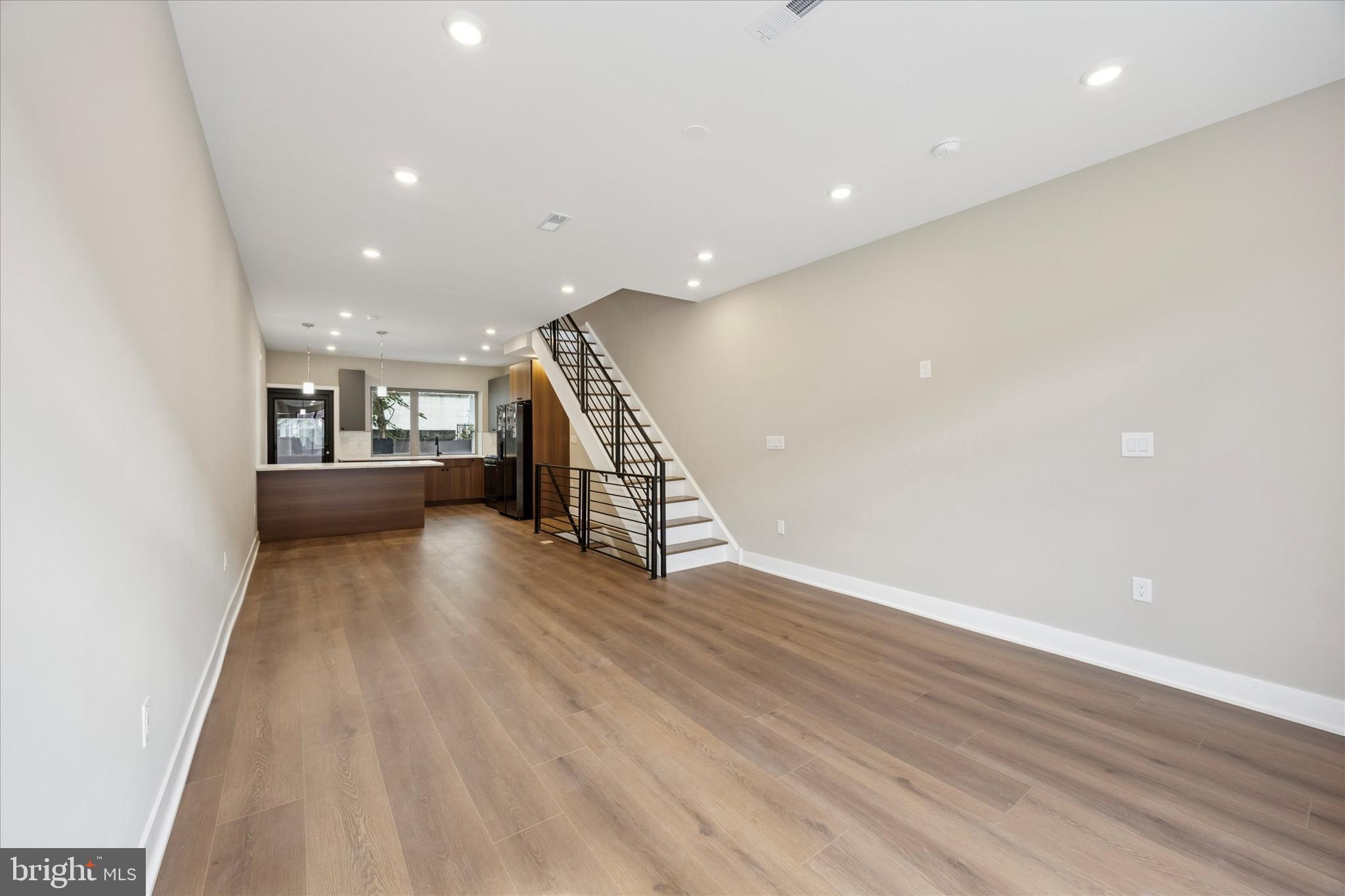 DICKINSON NARROWS - Residential