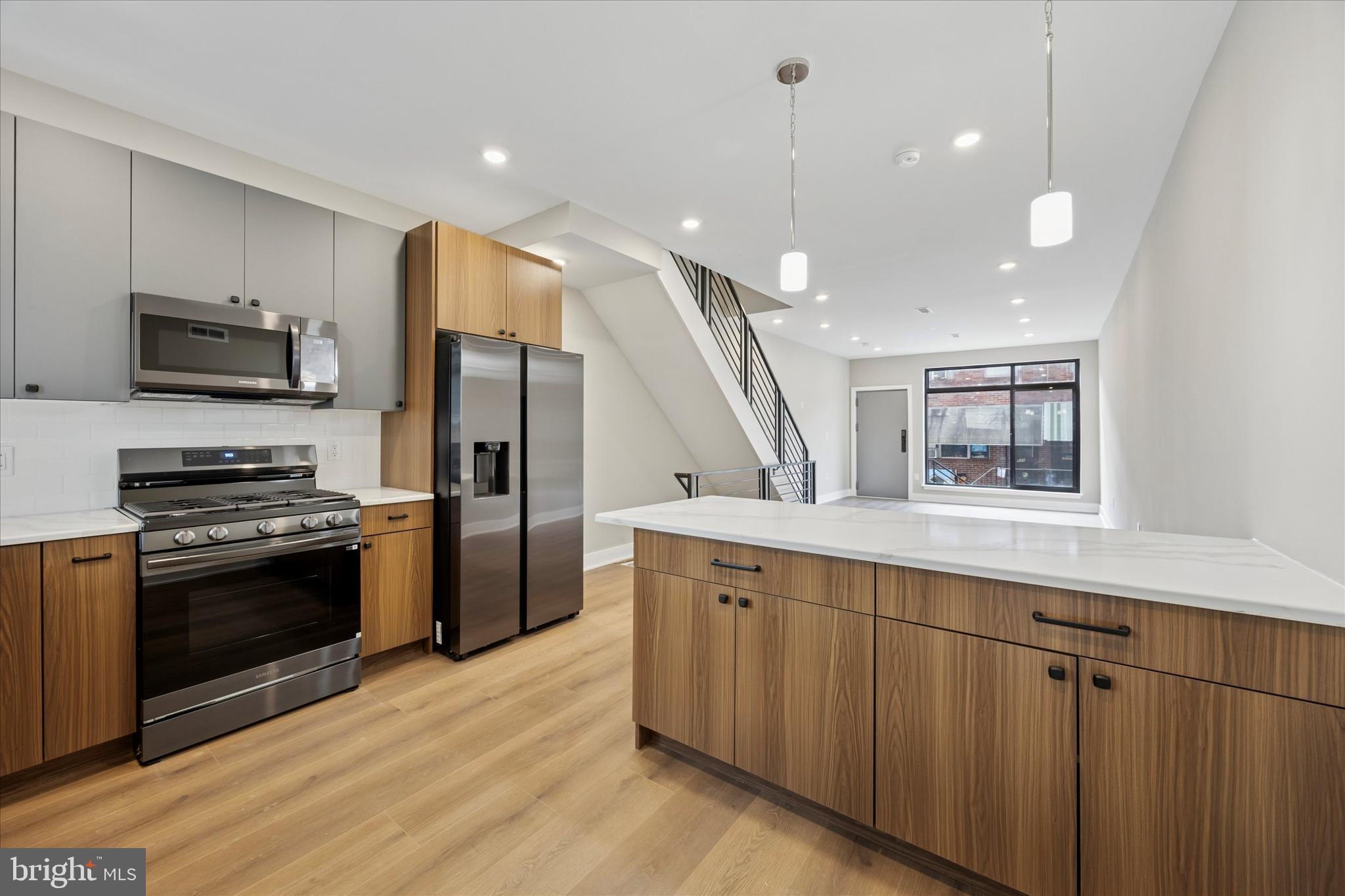 DICKINSON NARROWS - Residential