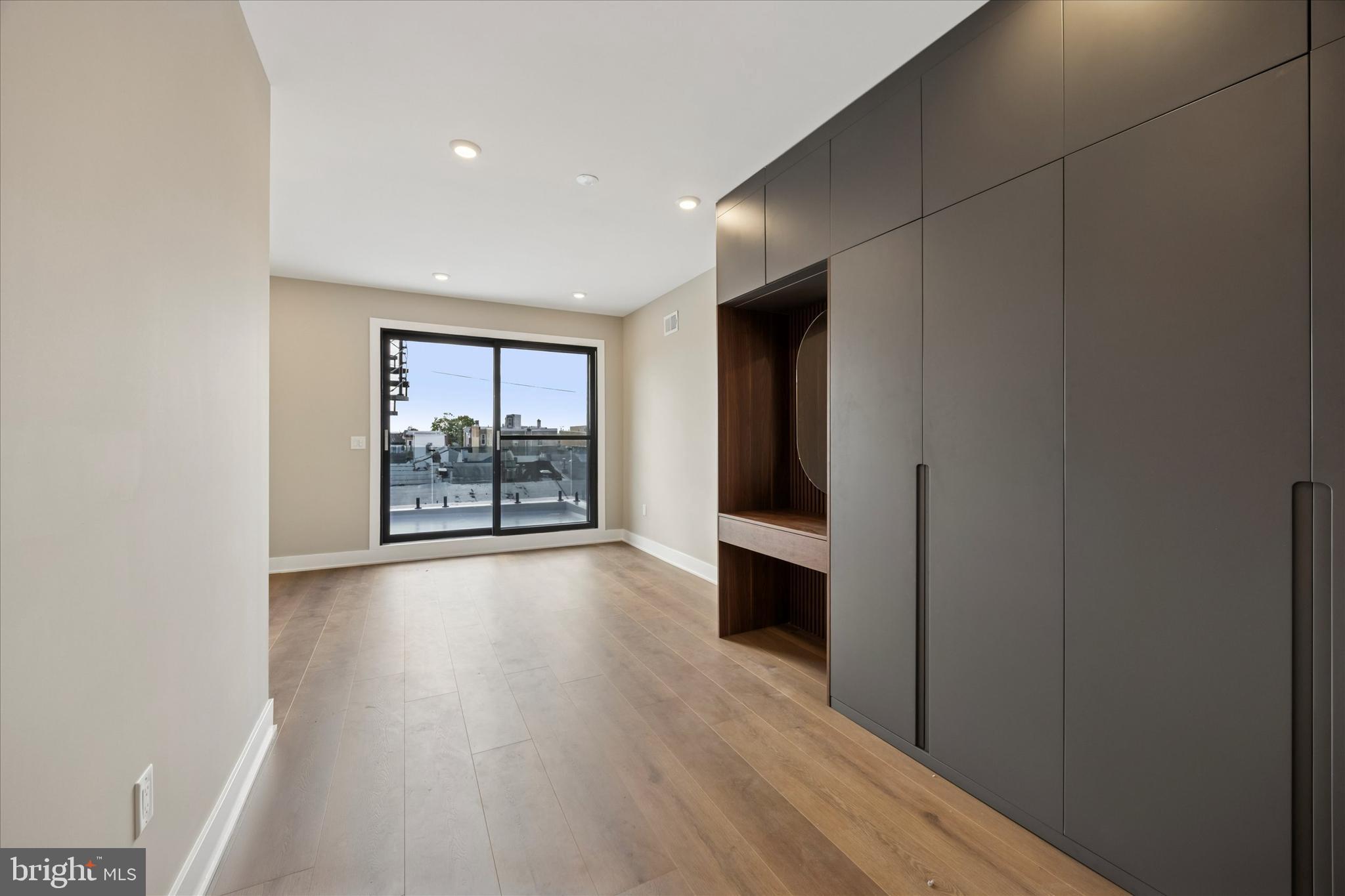 DICKINSON NARROWS - Residential