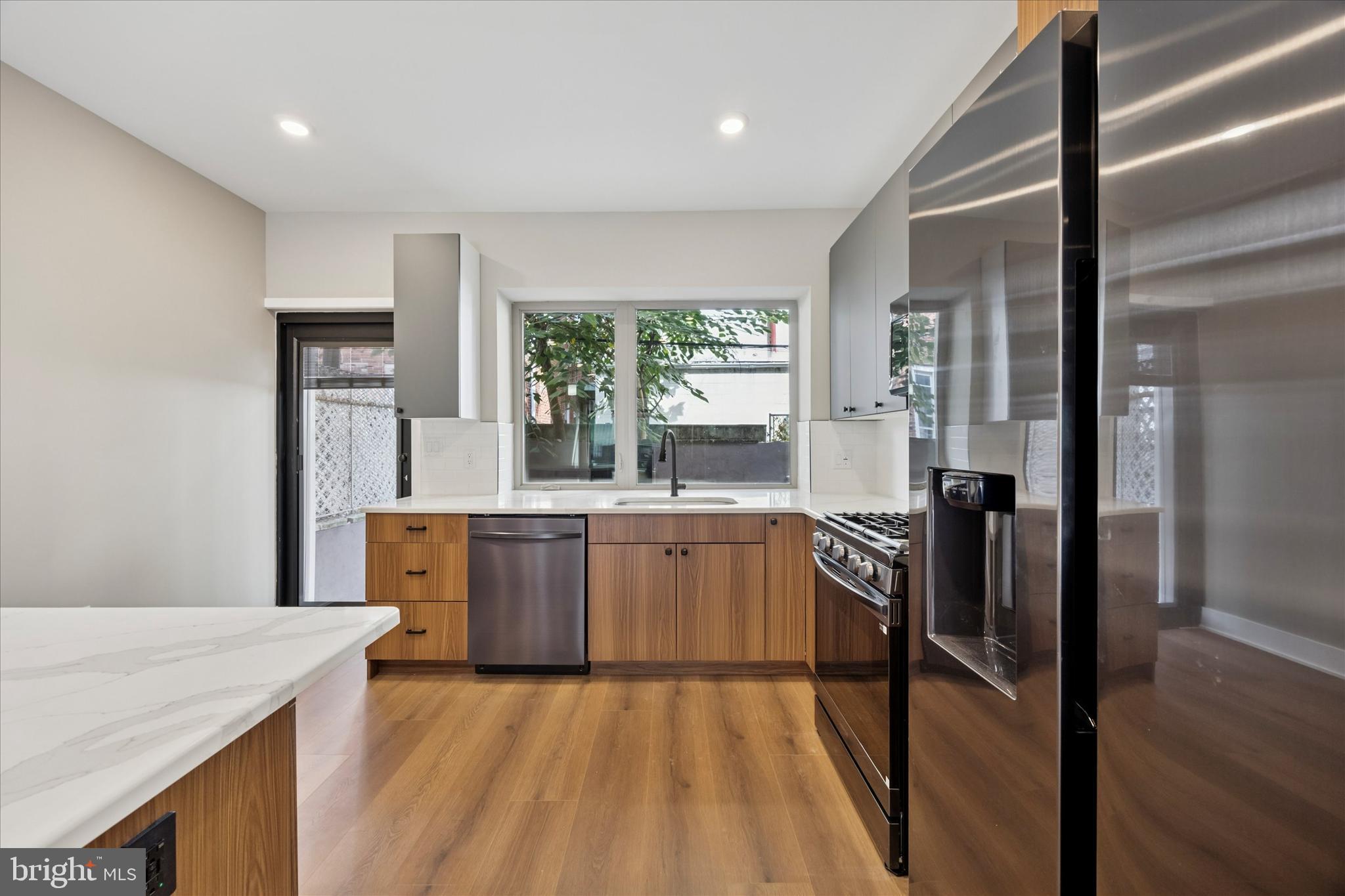 DICKINSON NARROWS - Residential