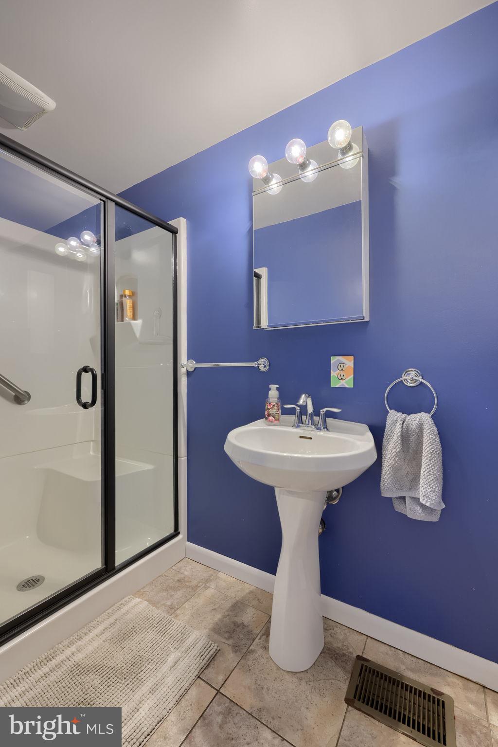 NEW  HOLLAND - Residential