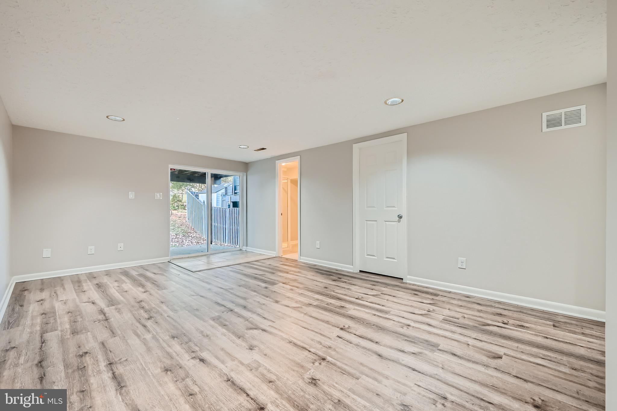 OAK HURST - Residential Lease