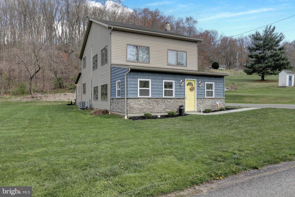 Photo of 1734 Hametown Road, GLEN ROCK, PA 17327 (MLS # PAYK2079252)