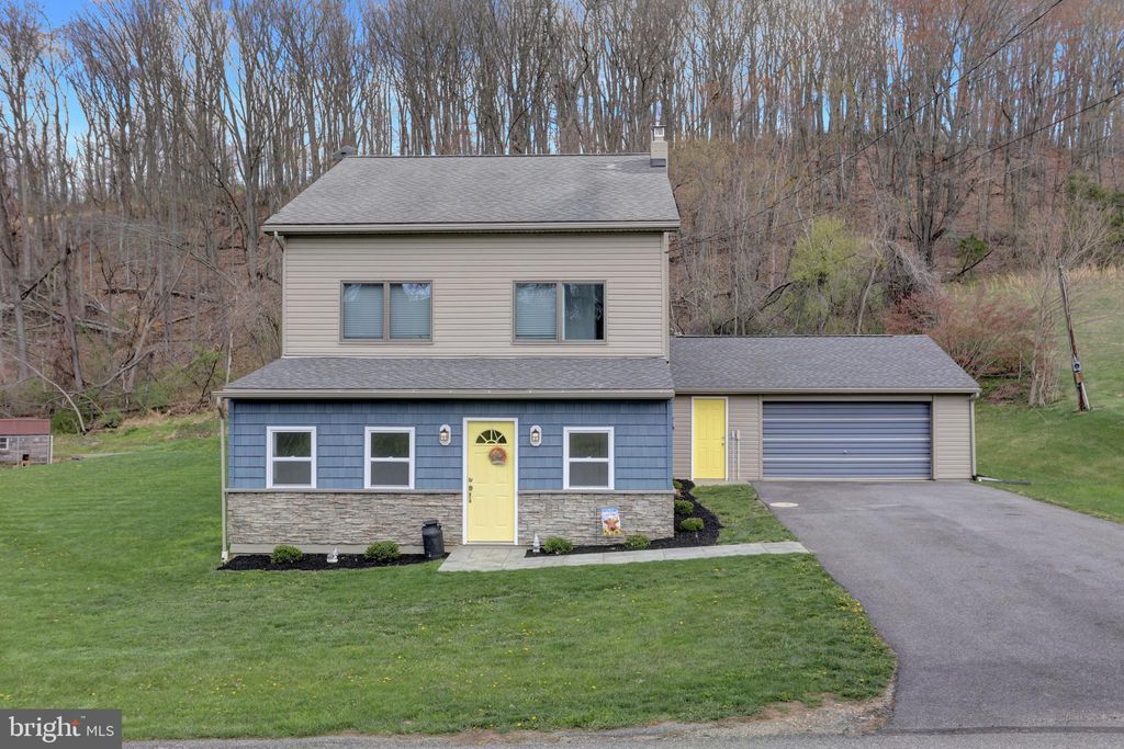 Photo of 1734 Hametown Road, GLEN ROCK, PA 17327 (MLS # PAYK2079252)