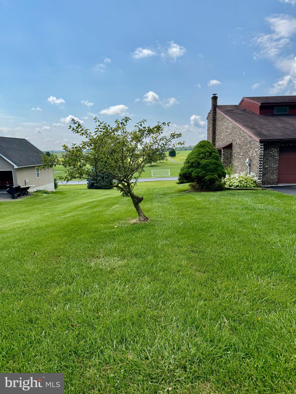 2122 HILLVIEW DRIVE