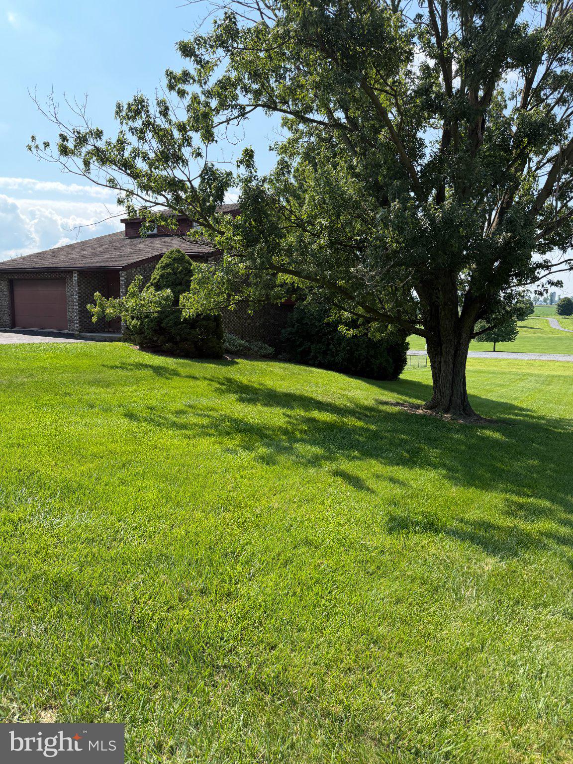 2122 HILLVIEW DRIVE