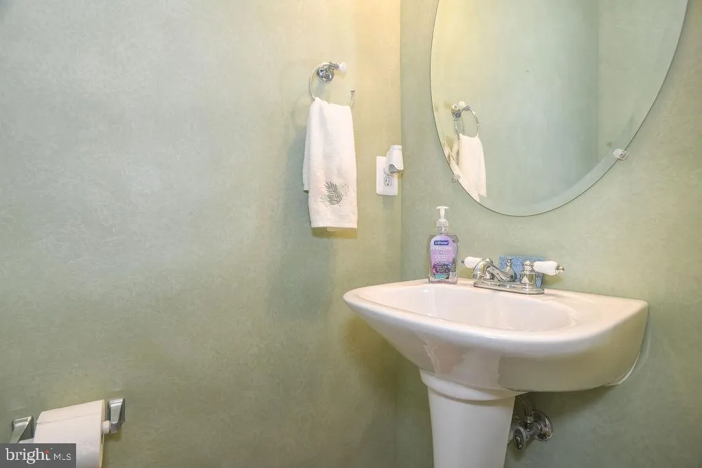 Townsend, Delaware 19734, United States, 4 Bedrooms Bedrooms, ,3 BathroomsBathrooms,Residential,Contingent,104254