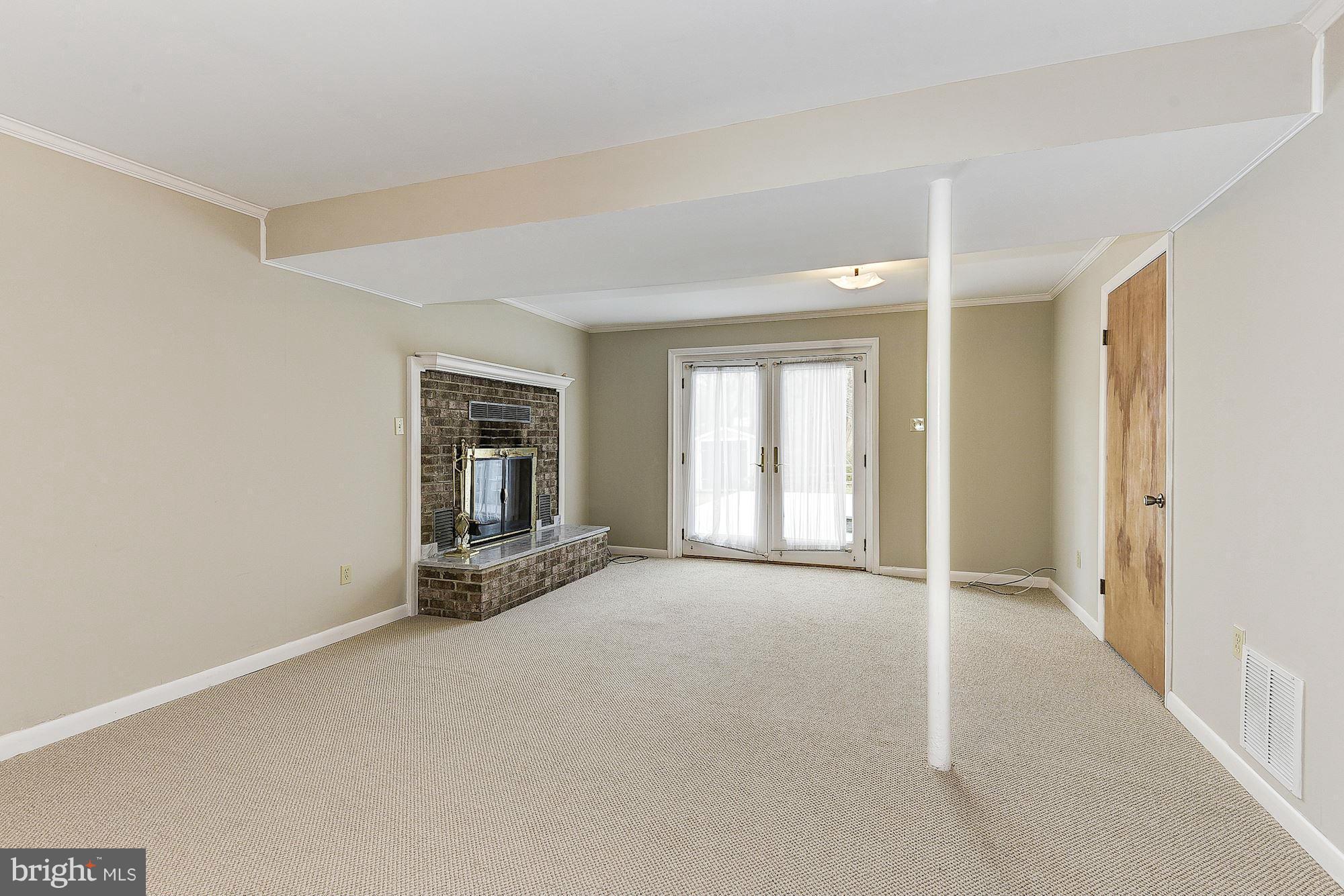 QUINCE ORCHARD MANOR - Residential