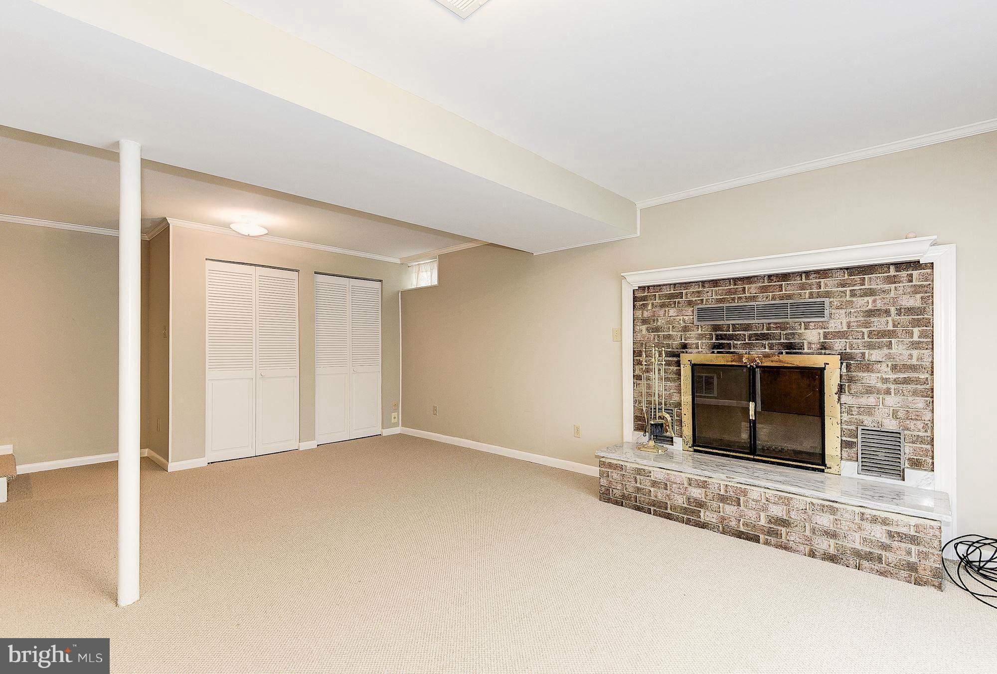 QUINCE ORCHARD MANOR - Residential