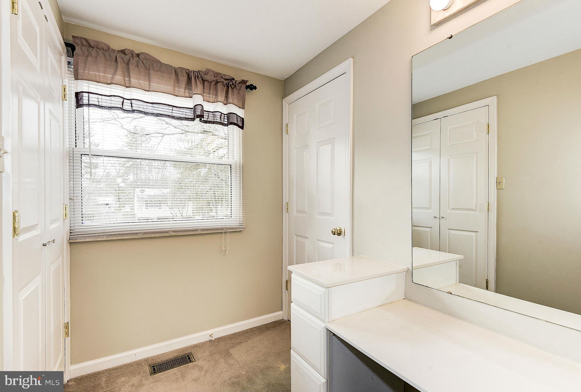 QUINCE ORCHARD MANOR - Residential