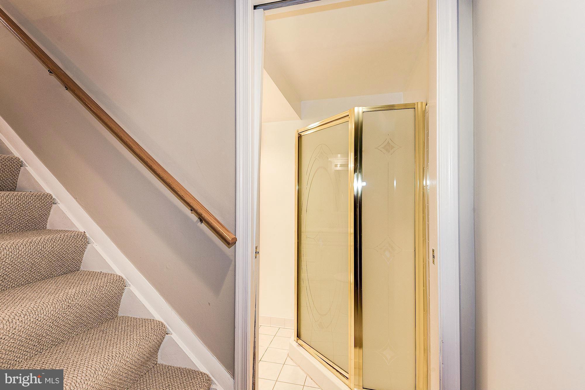 QUINCE ORCHARD MANOR - Residential