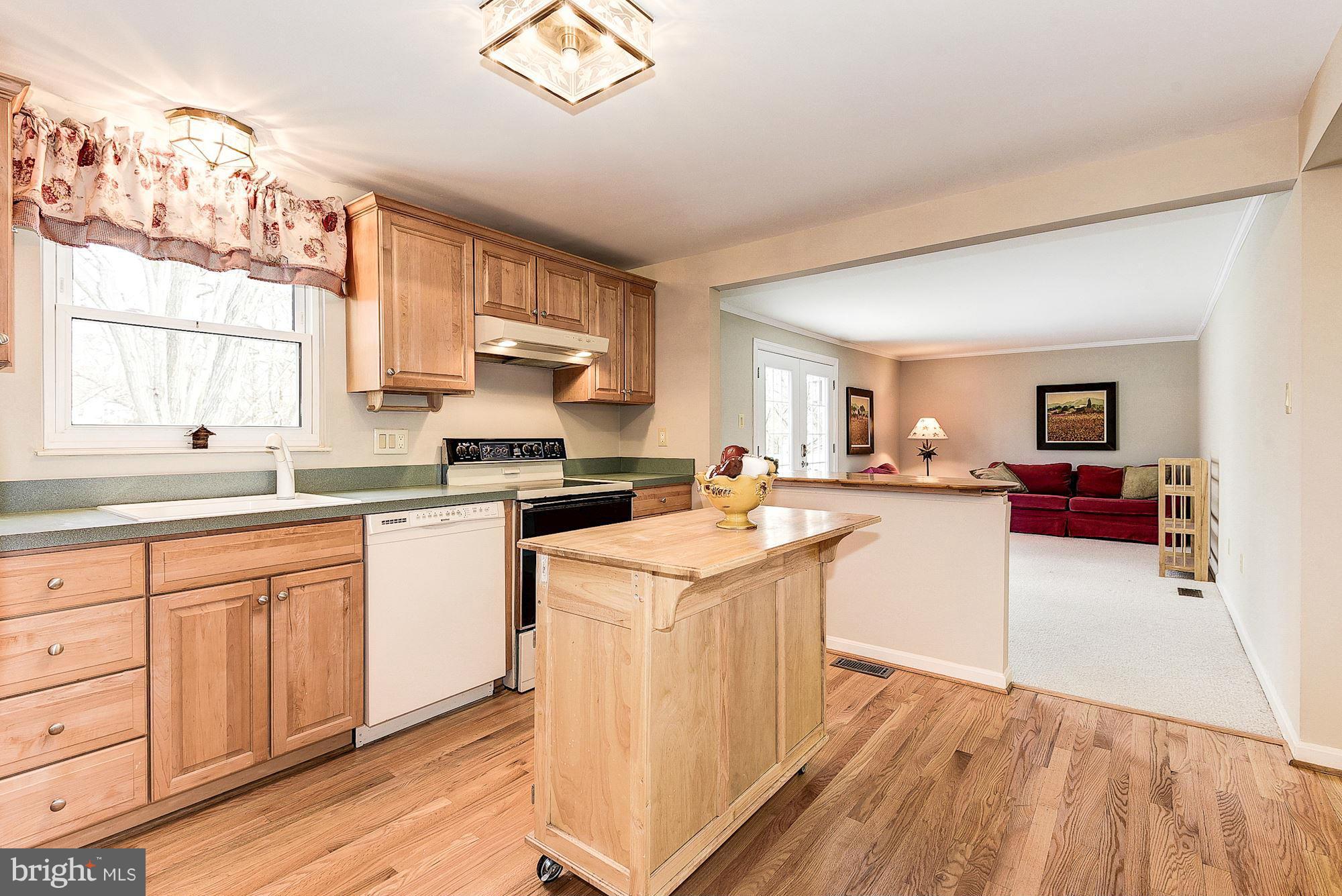 QUINCE ORCHARD MANOR - Residential