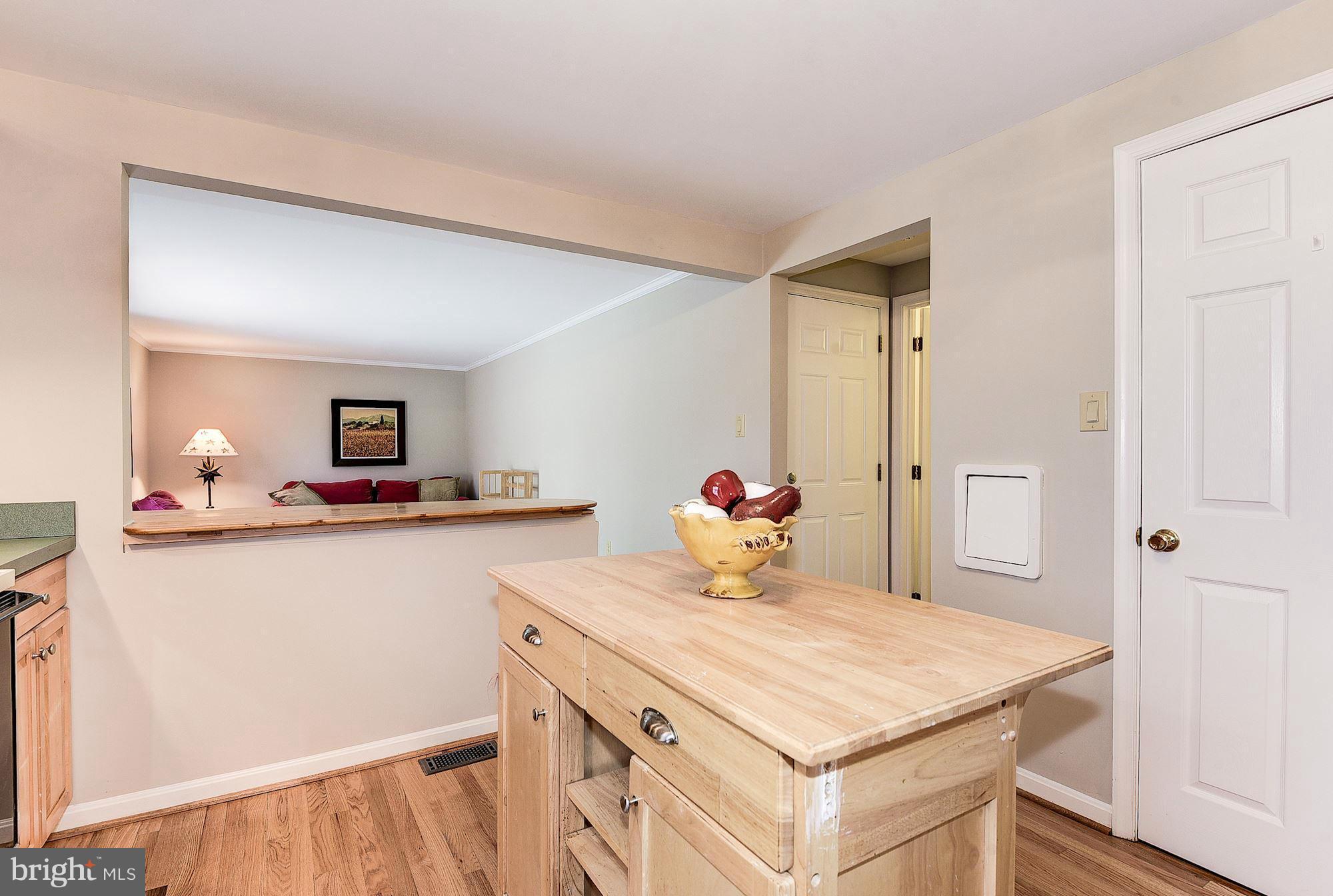 QUINCE ORCHARD MANOR - Residential