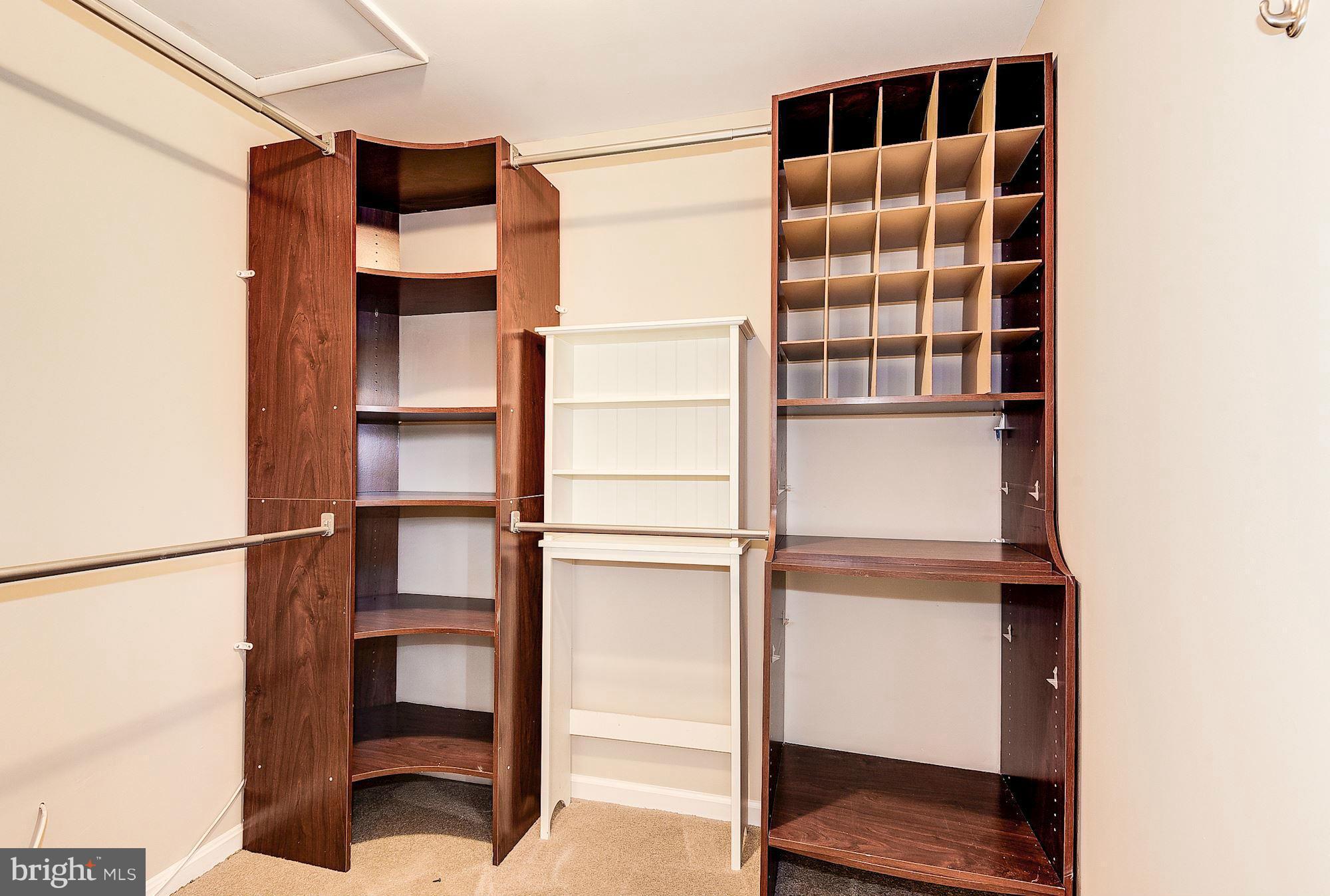 QUINCE ORCHARD MANOR - Residential