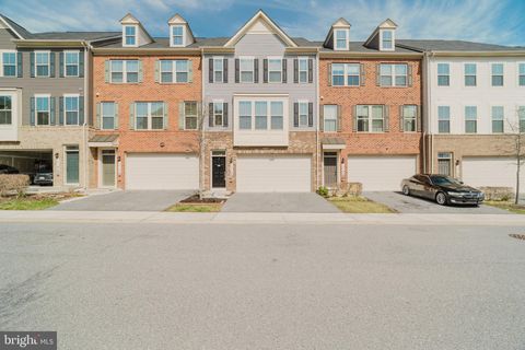 Townhouse For Sale - 10144 Dorsey Lane<br/> LANHAM, MD 20706