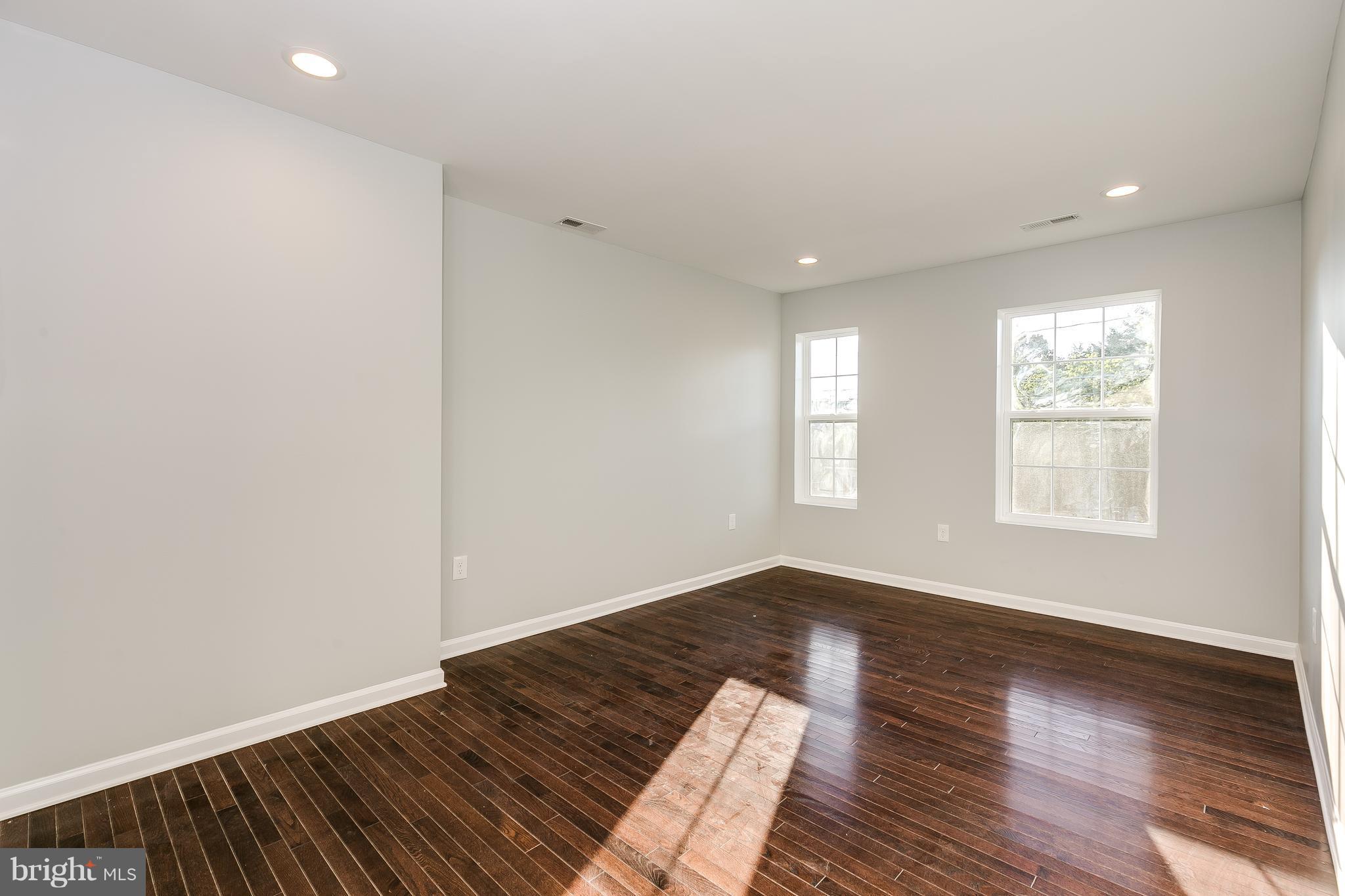 SOUTHGATE - Residential