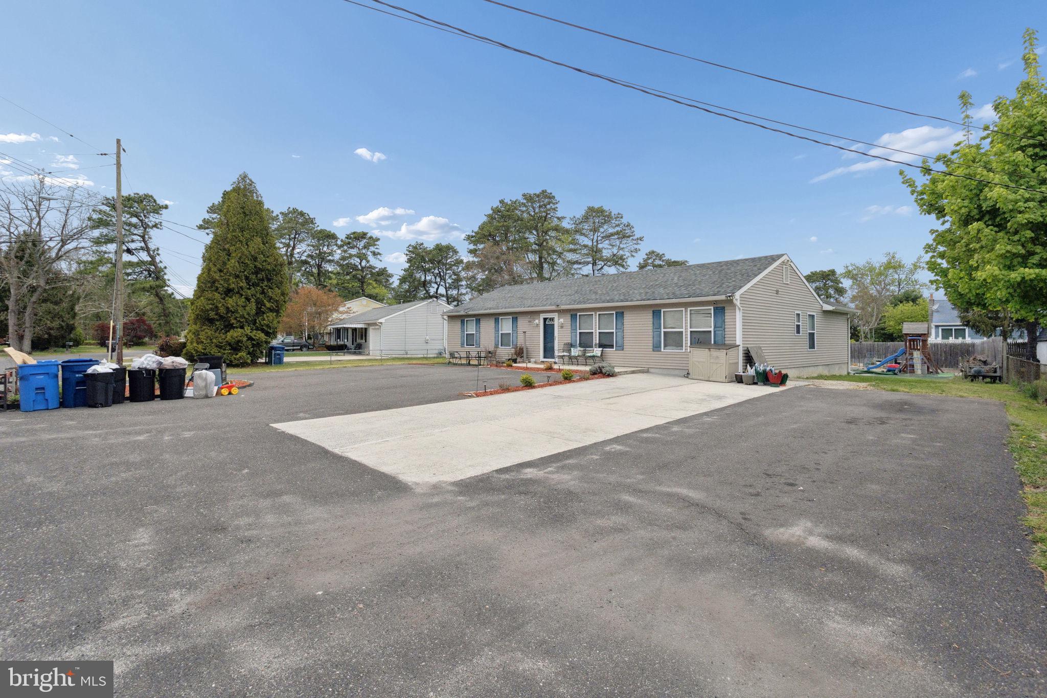 233 CHEROKEE DRIVE