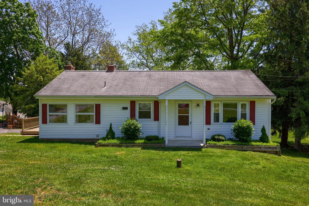 Photo of 2450 HONEYSUCKLE LN, LANCASTER, PA 17603 (MLS # PALA2035056)