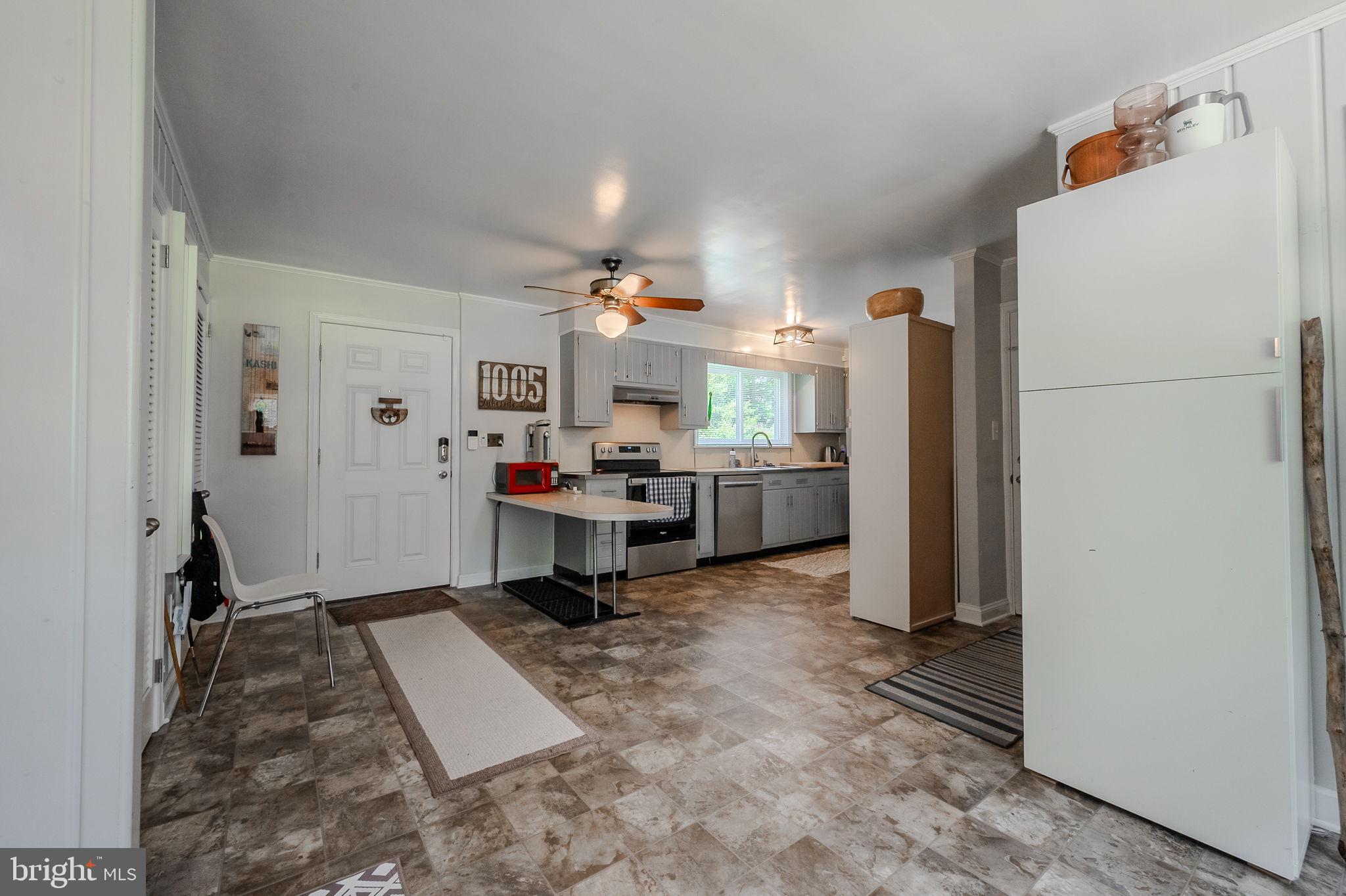 1005 LAKESIDE DRIVE