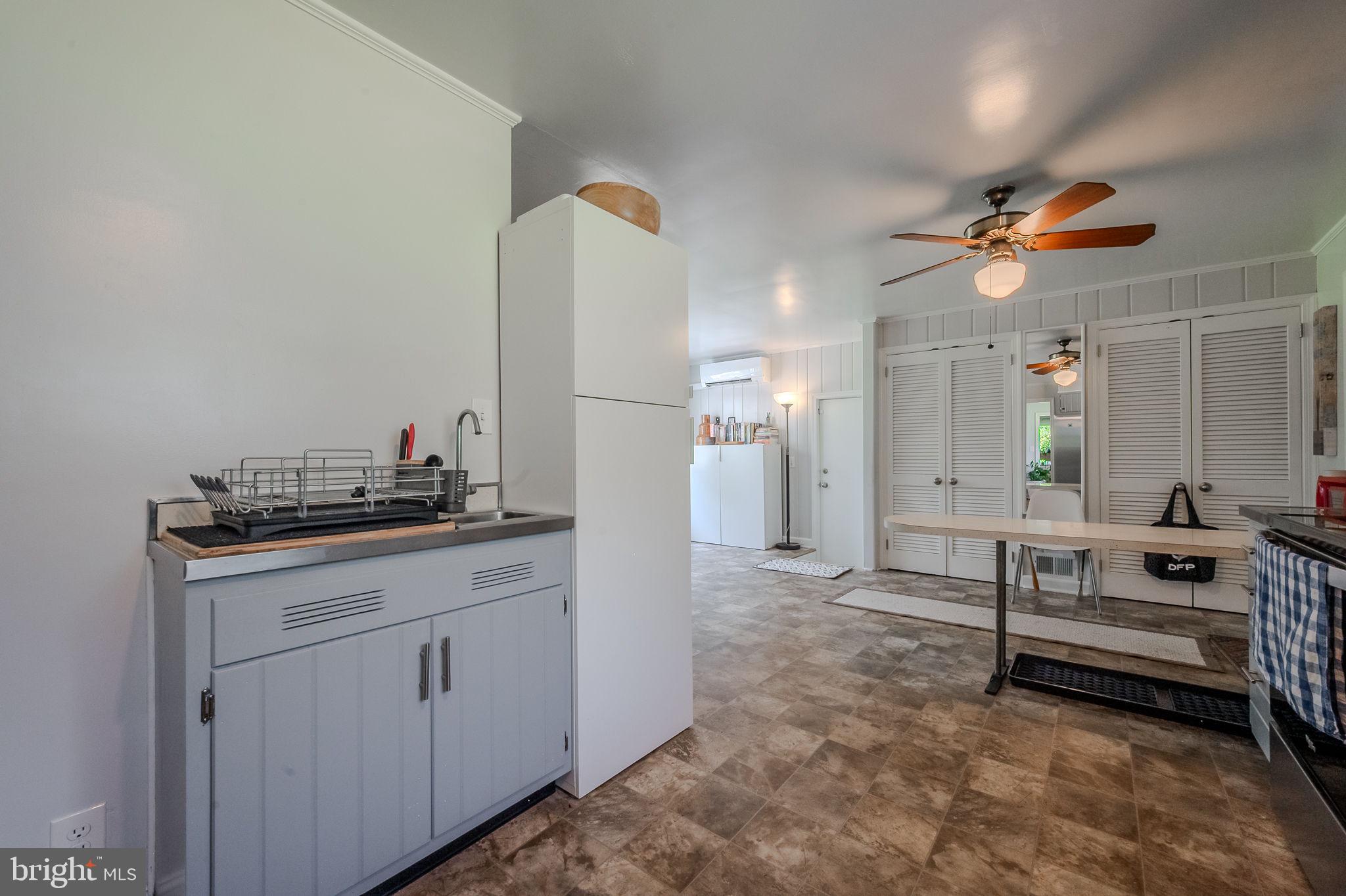 1005 LAKESIDE DRIVE