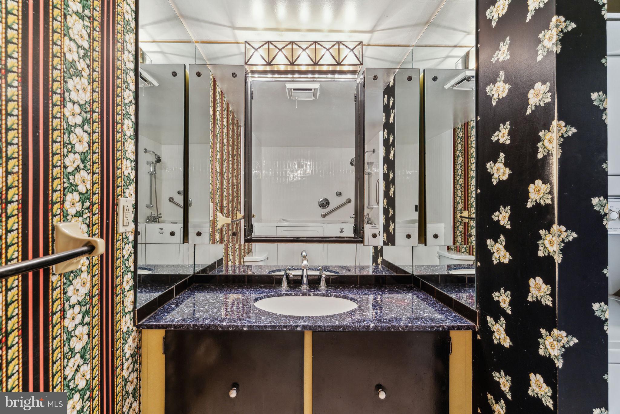 AVENUE OF THE ARTS - Residential