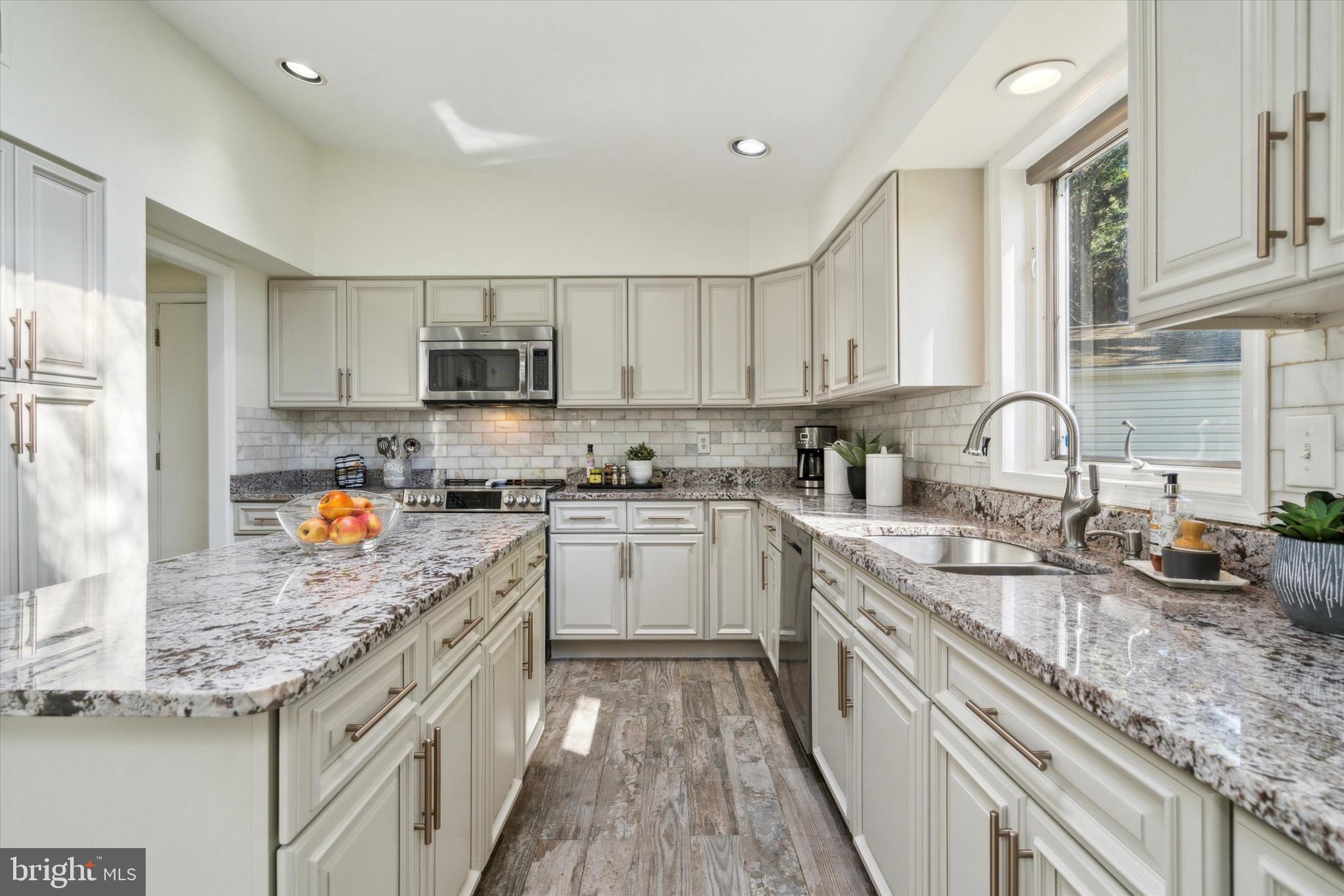 GLADWYNE - Residential