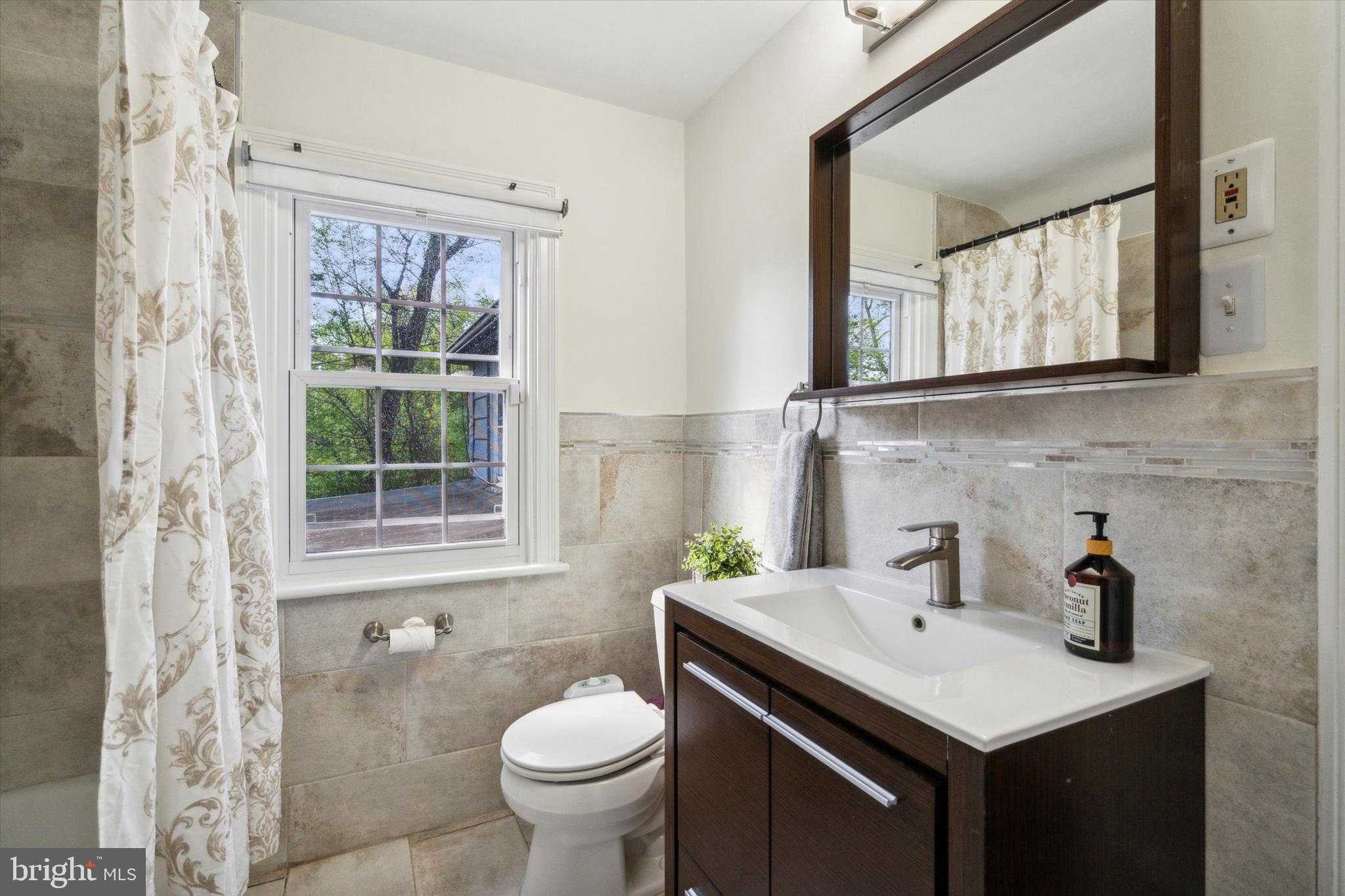 GLADWYNE - Residential