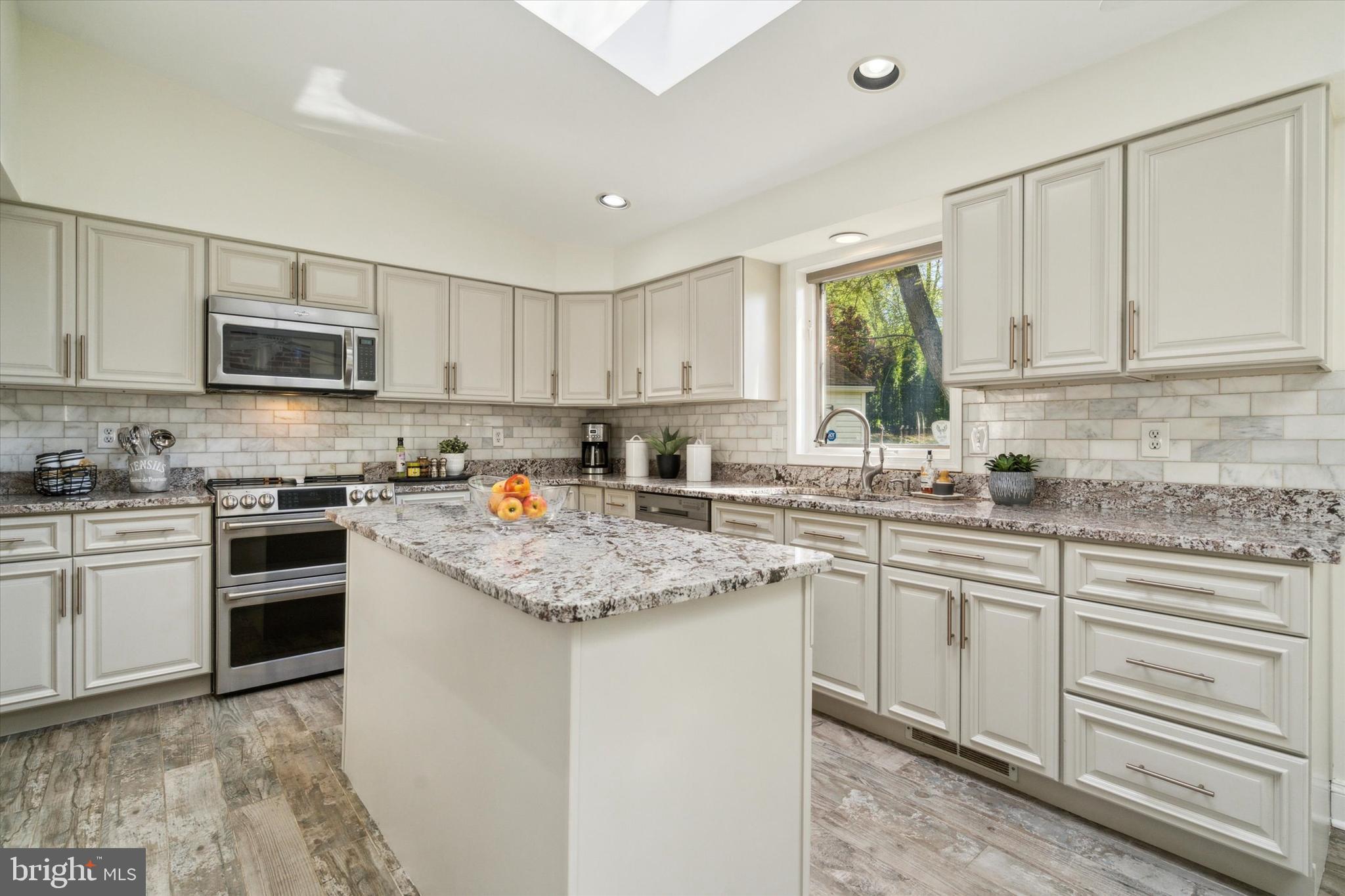 GLADWYNE - Residential