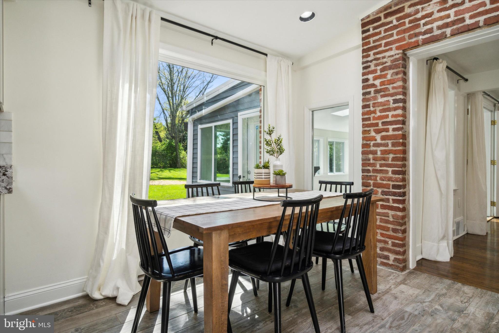 GLADWYNE - Residential