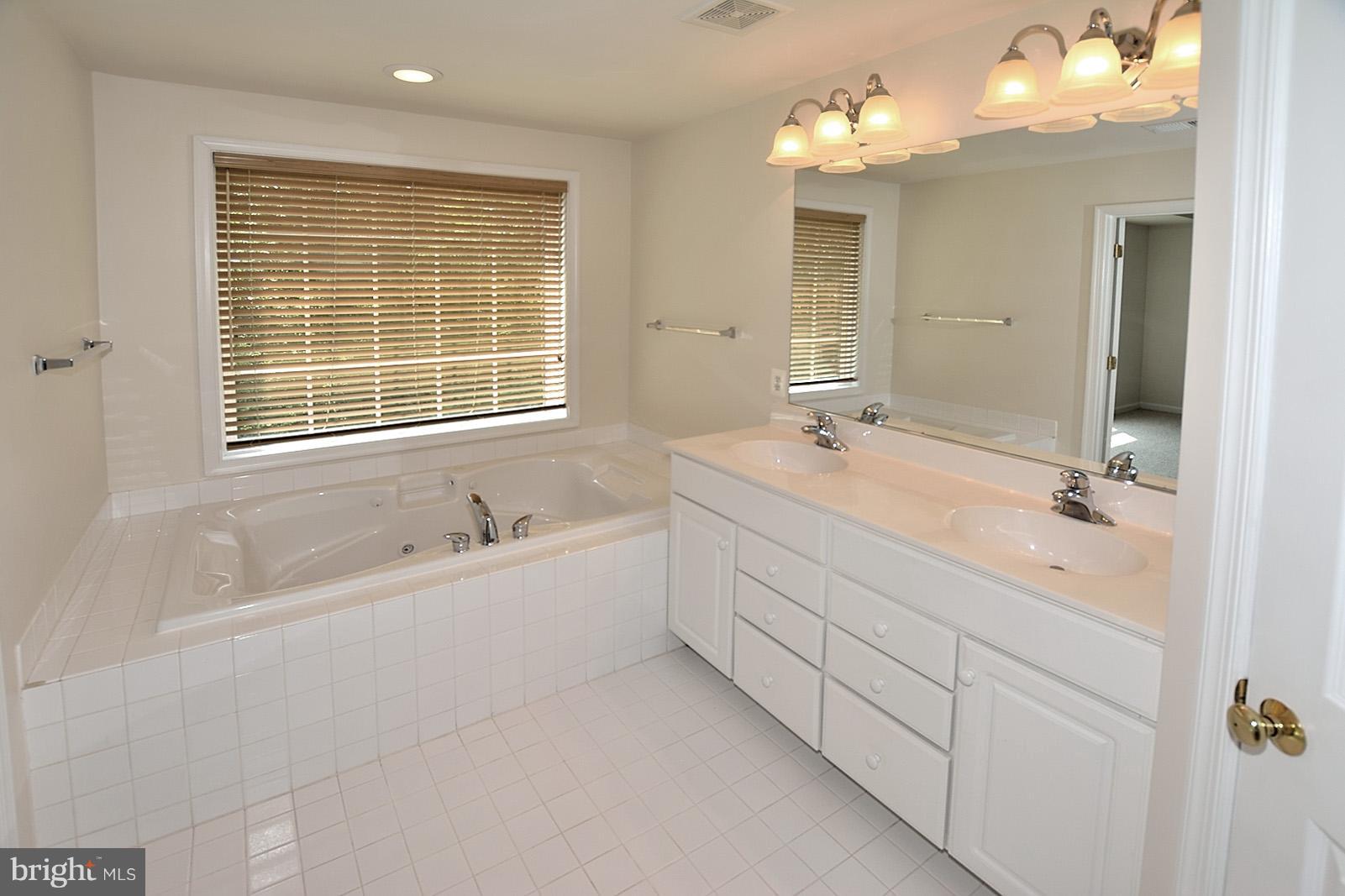 FAIRCREST - Residential Lease