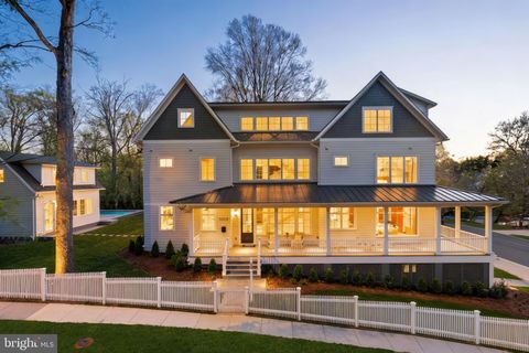 Photo of 5070 Millwood Lane NW, WASHINGTON, DC 20016 (MLS # DCDC2254958)