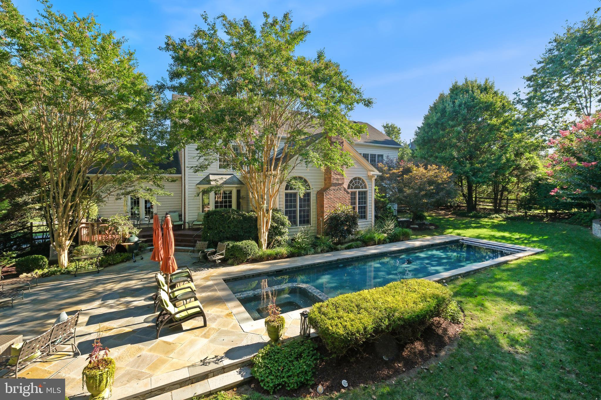 10405 SANDRINGHAM COURT