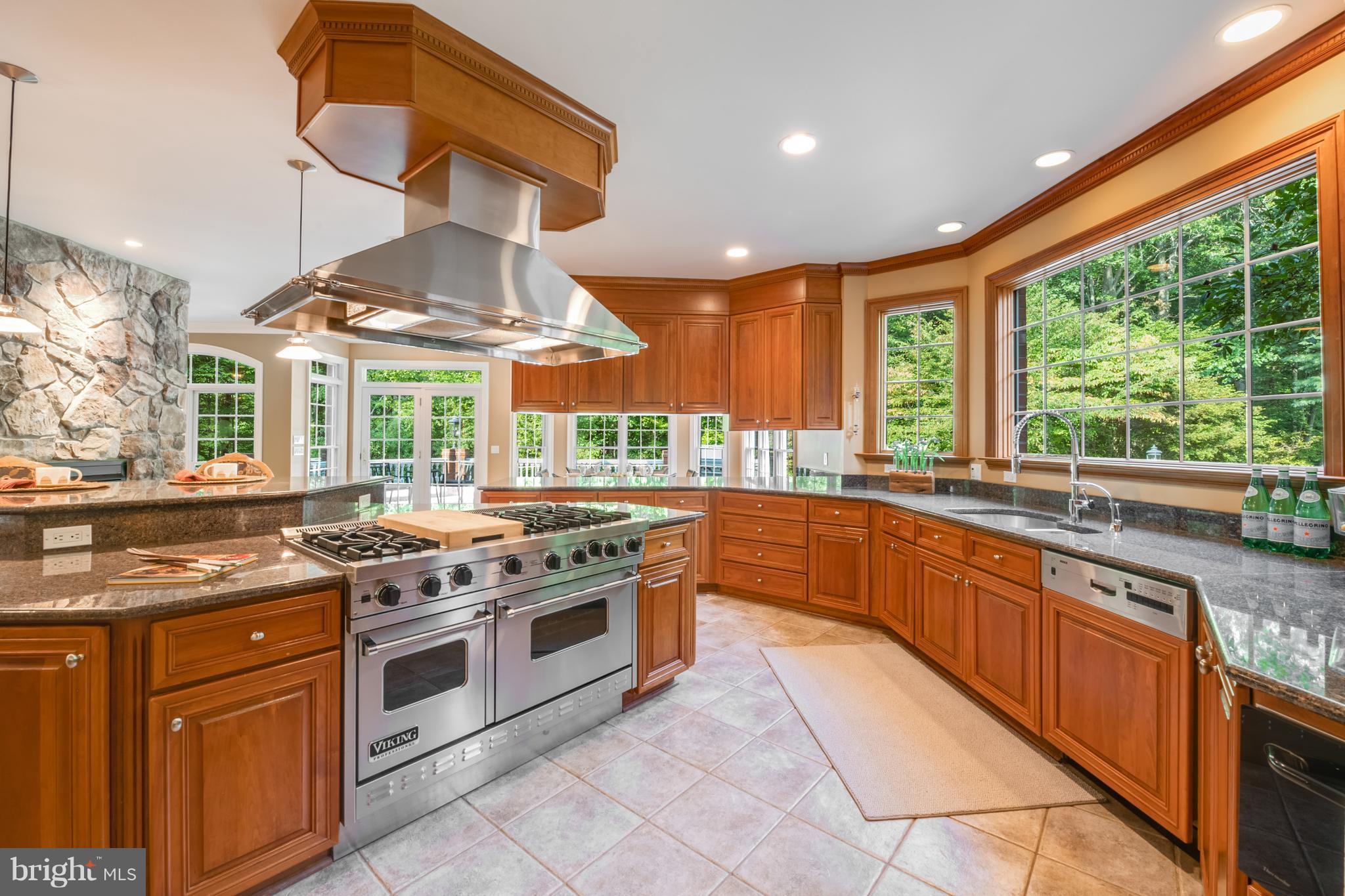 SOUTH RIVER COLONY - Residential