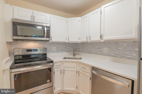 Condo For Rent - 1909 N Rhodes Street #29<br/> ARLINGTON, VA 22201