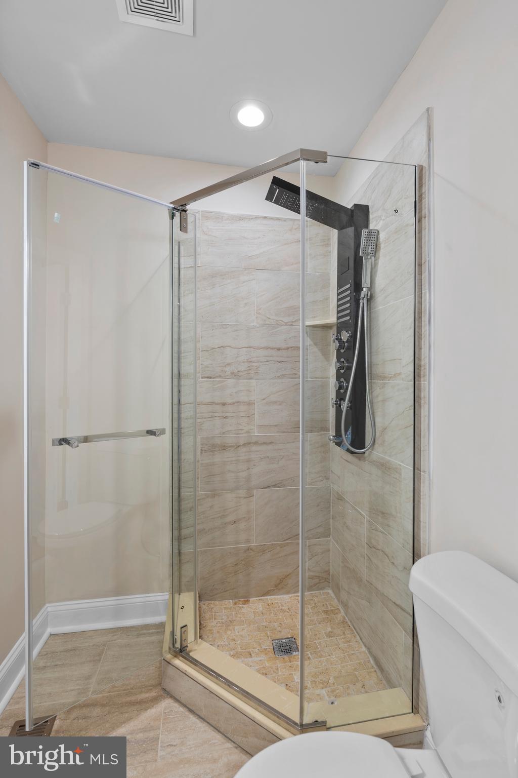 LITTLE ITALY - Residential Lease